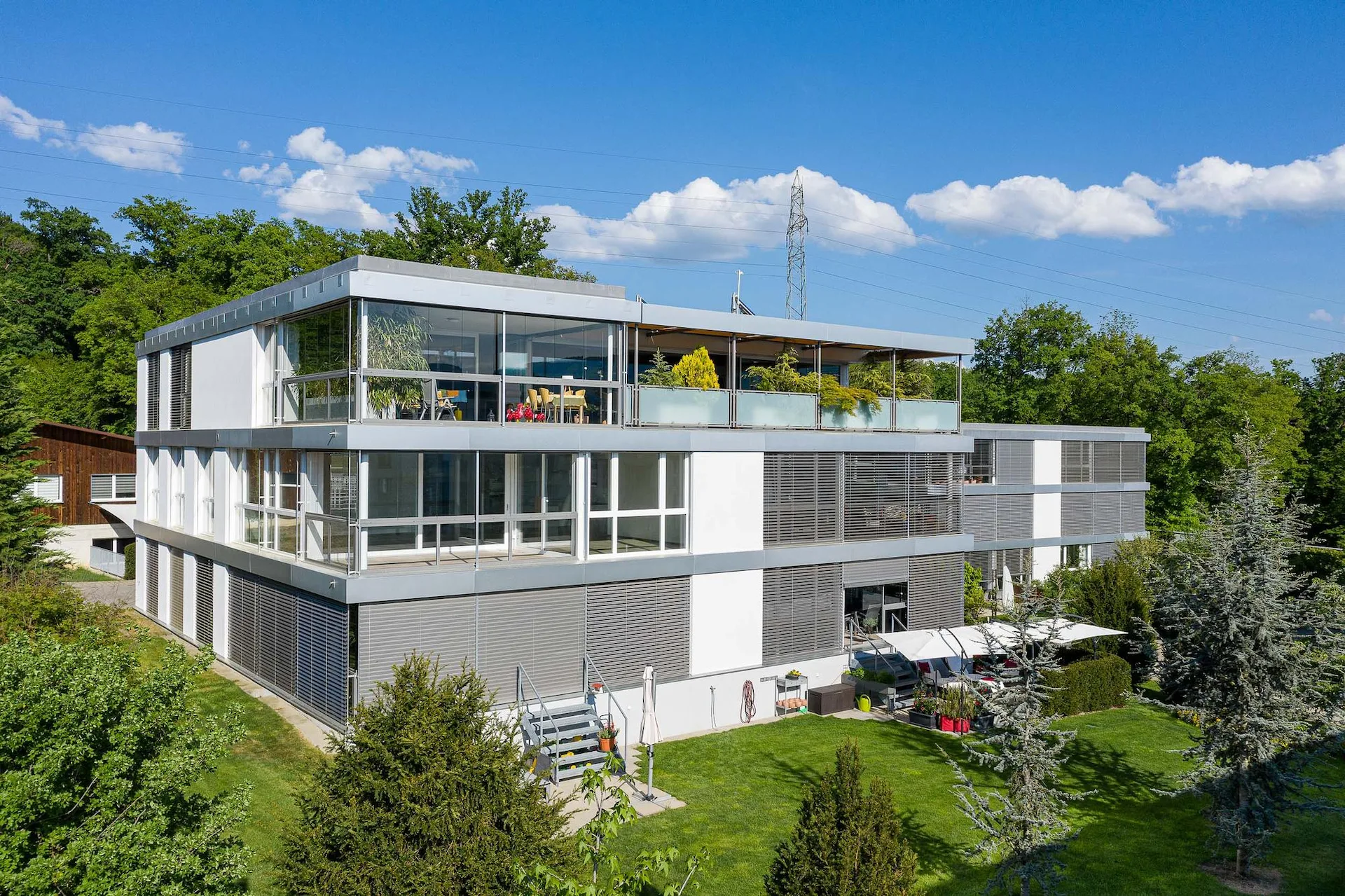 Exklusive Wohnung 131m2 - Eigentumsstandard - Grosser Hobbyraum!