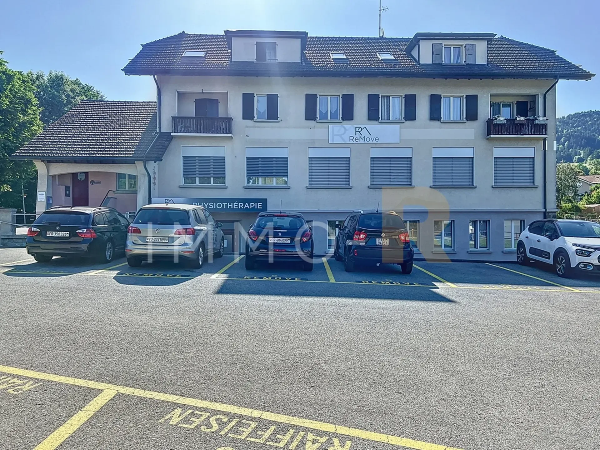 Immeuble mixte au centre de Semsales