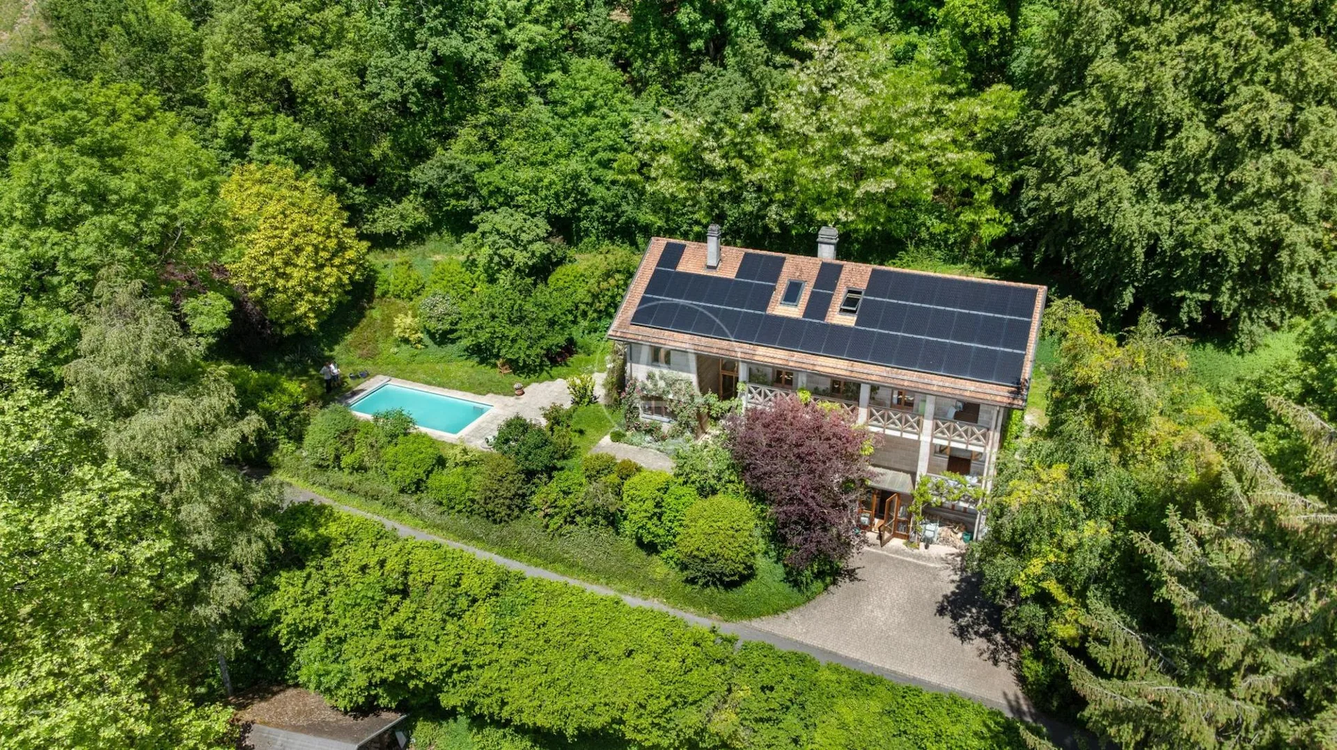 Magnifique villa avec vue sur le lac - Off Market