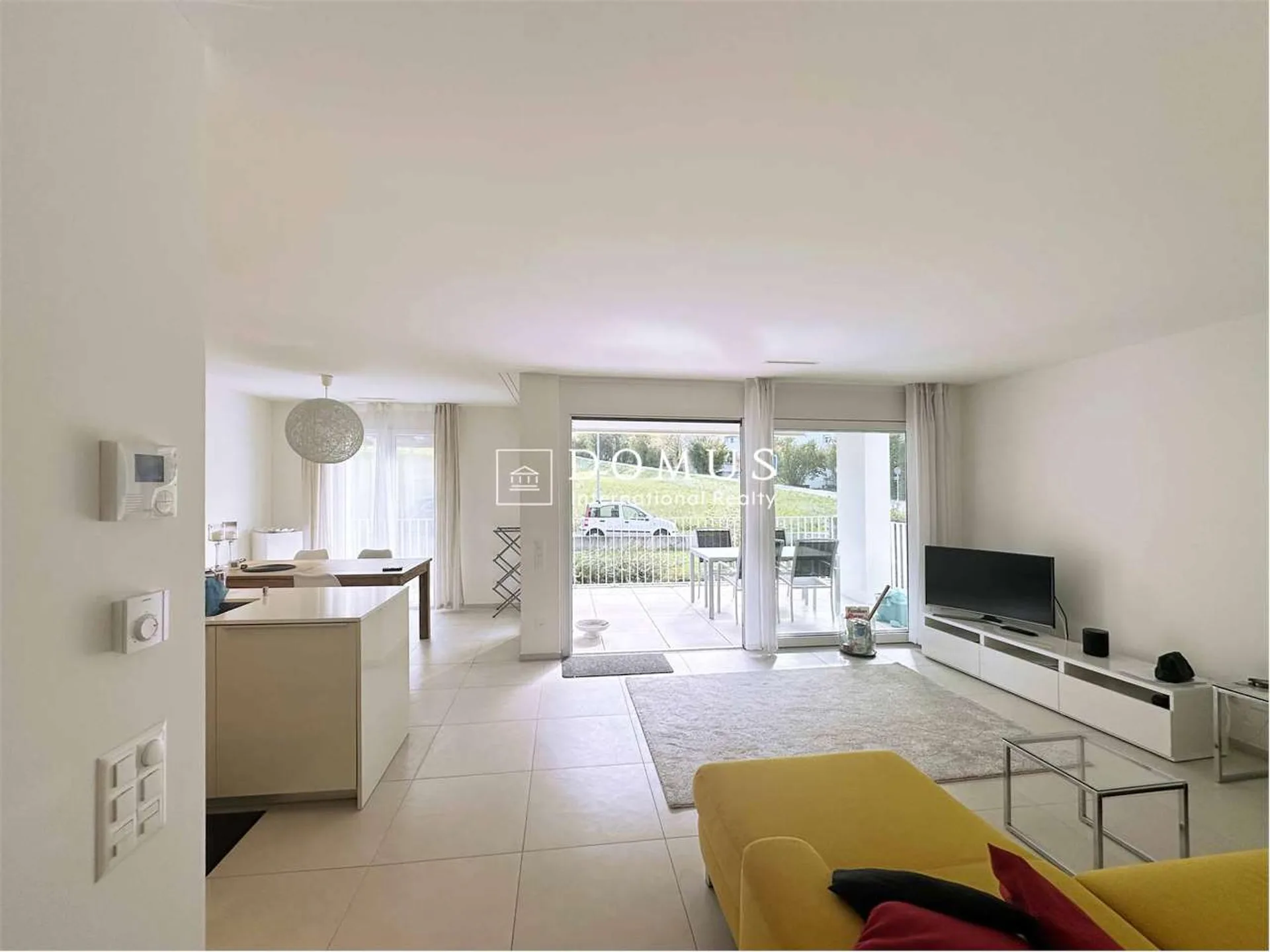 ARREDATO  3.5 in Residenza con Piscina