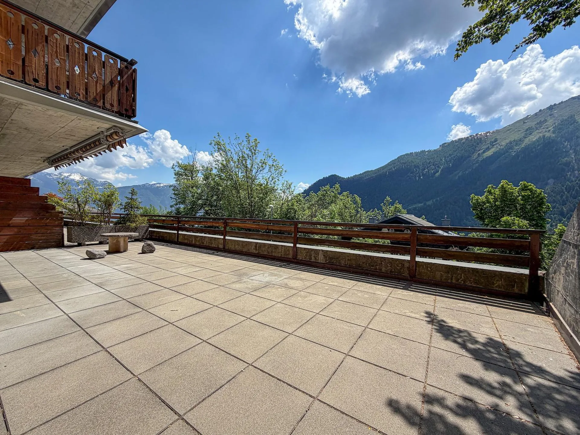 Wohnung 2.5 Zimmer renoviert mit großer Süd- und Westterrasse in Ovronnaz/VS
