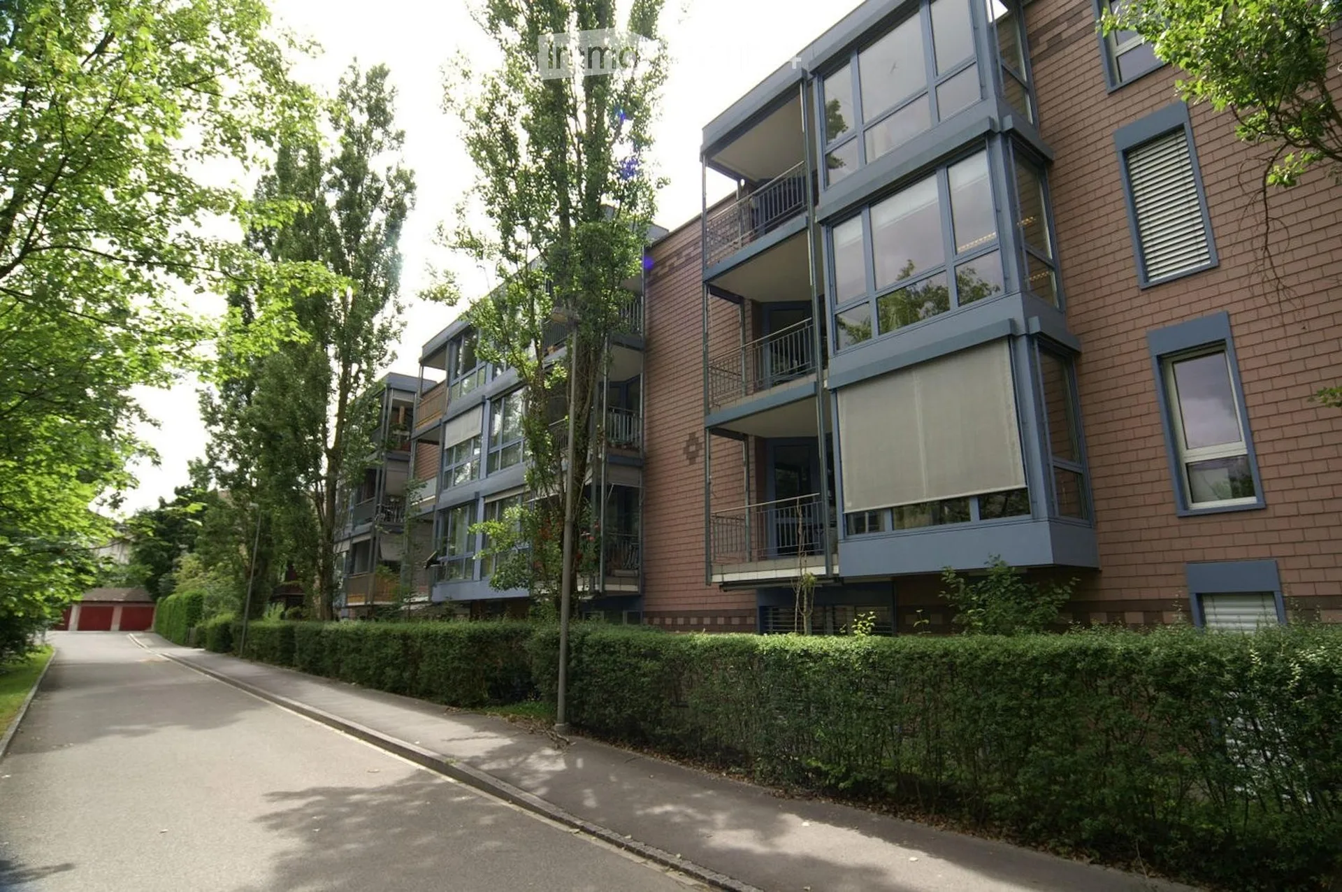 2.5-Zimmerwohnung nahe Rosengarten mit Garten