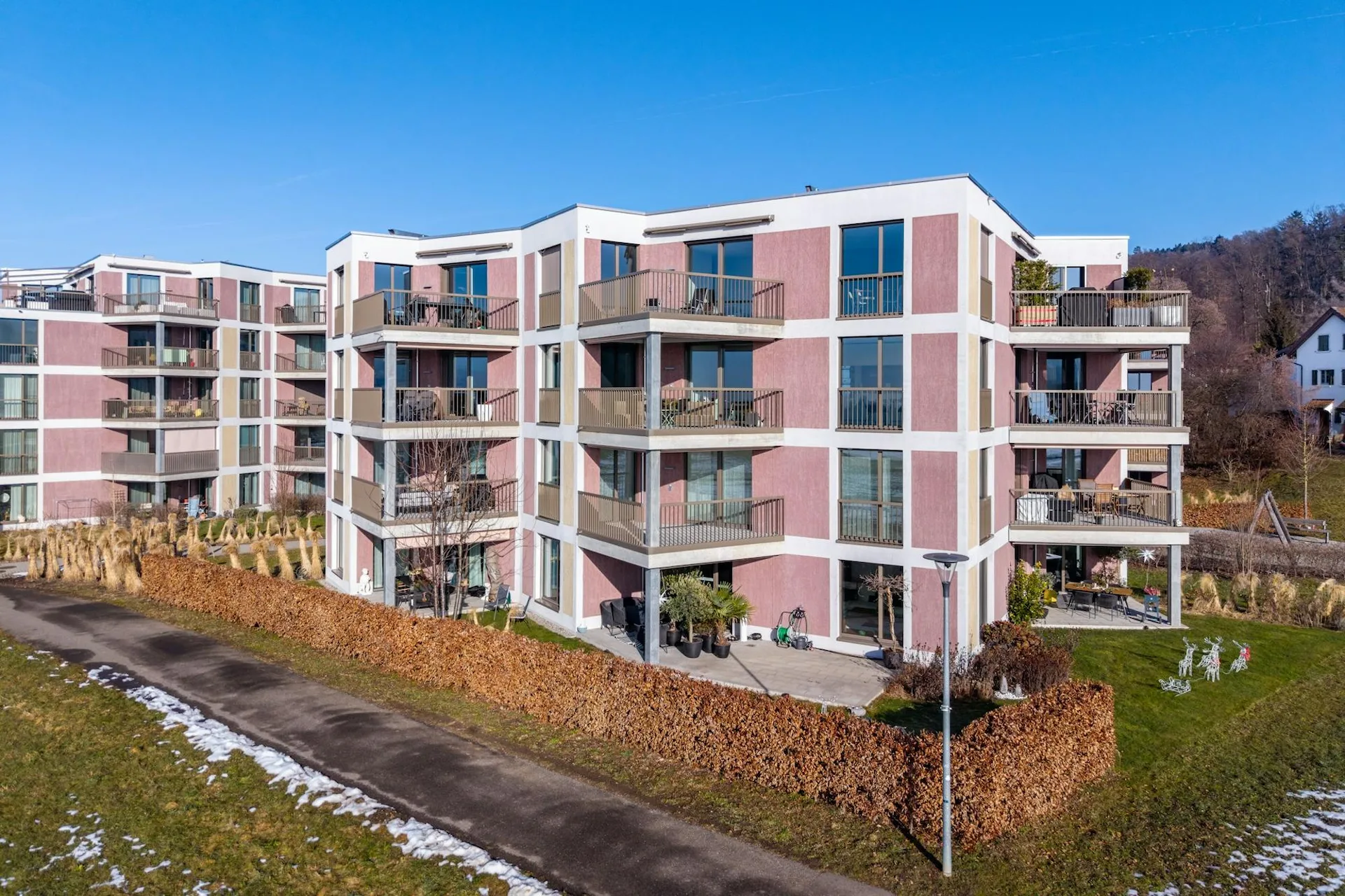 Modern Living in Green Surroundings - 2.5-Room Apartment in Wetzikon