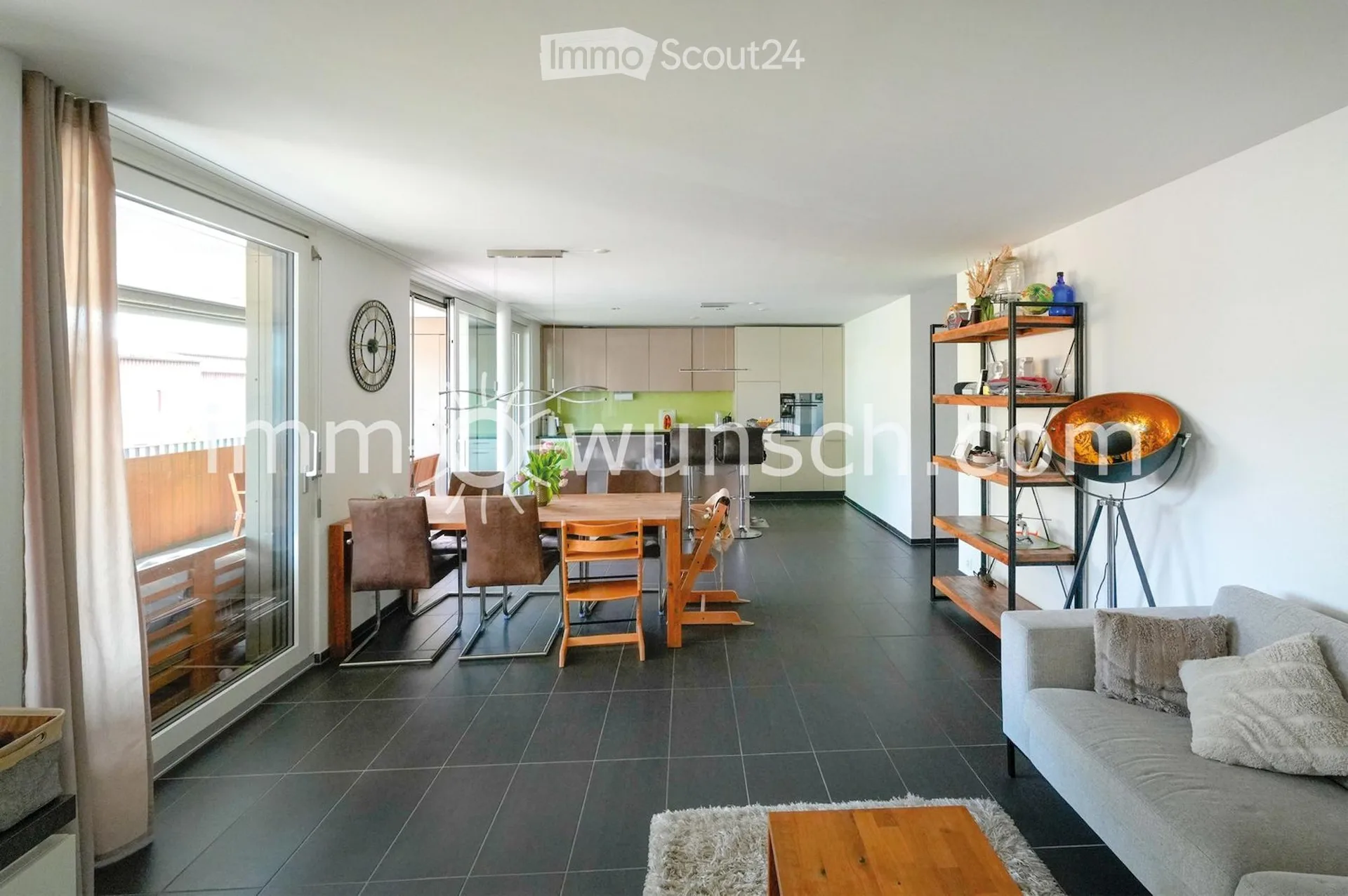 Moderne 4 ½ Zimmer Eigentumswohnung mit PP & grossem Balkon im beliebten Hello Baarzug Quartier