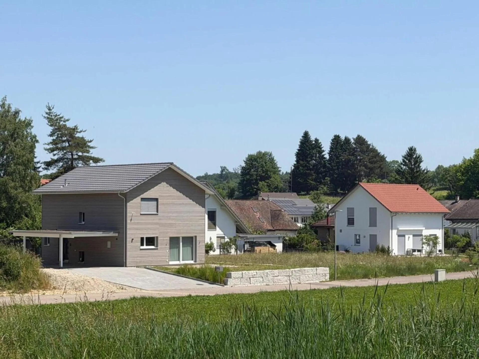 A modern and new semi-detached house near Bubendorf