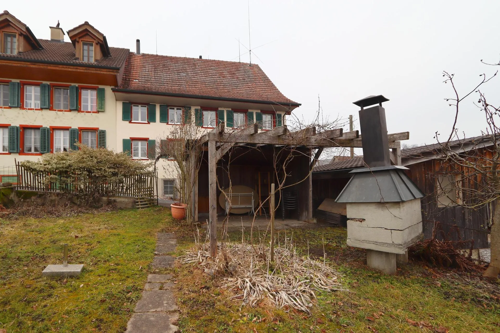 Charmantes Altbauhaus mit viel Platz und besonderem Wohncharakter an ruhiger Lage