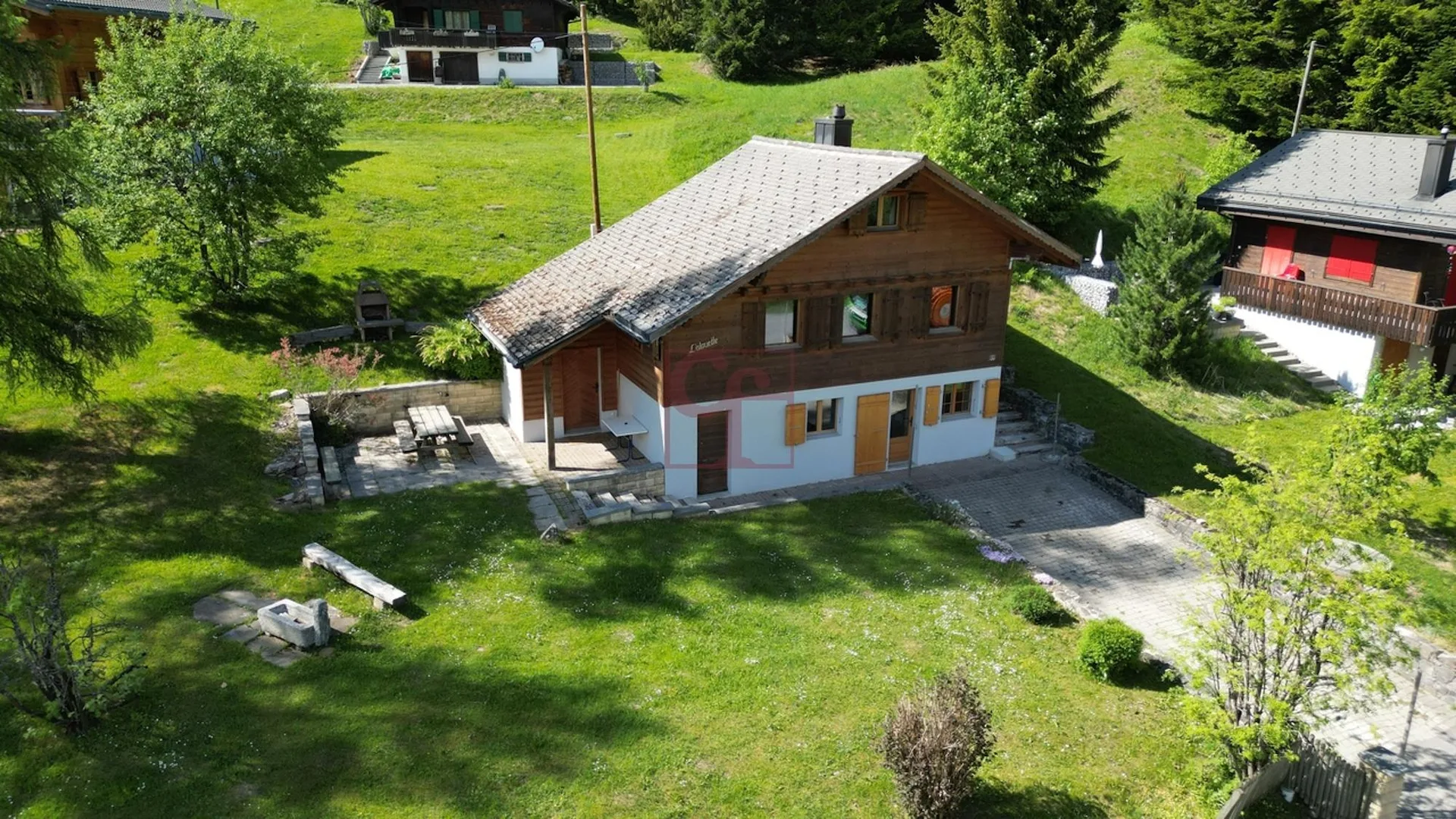 Chalet cosy avec fort potentiel à La Lécherette