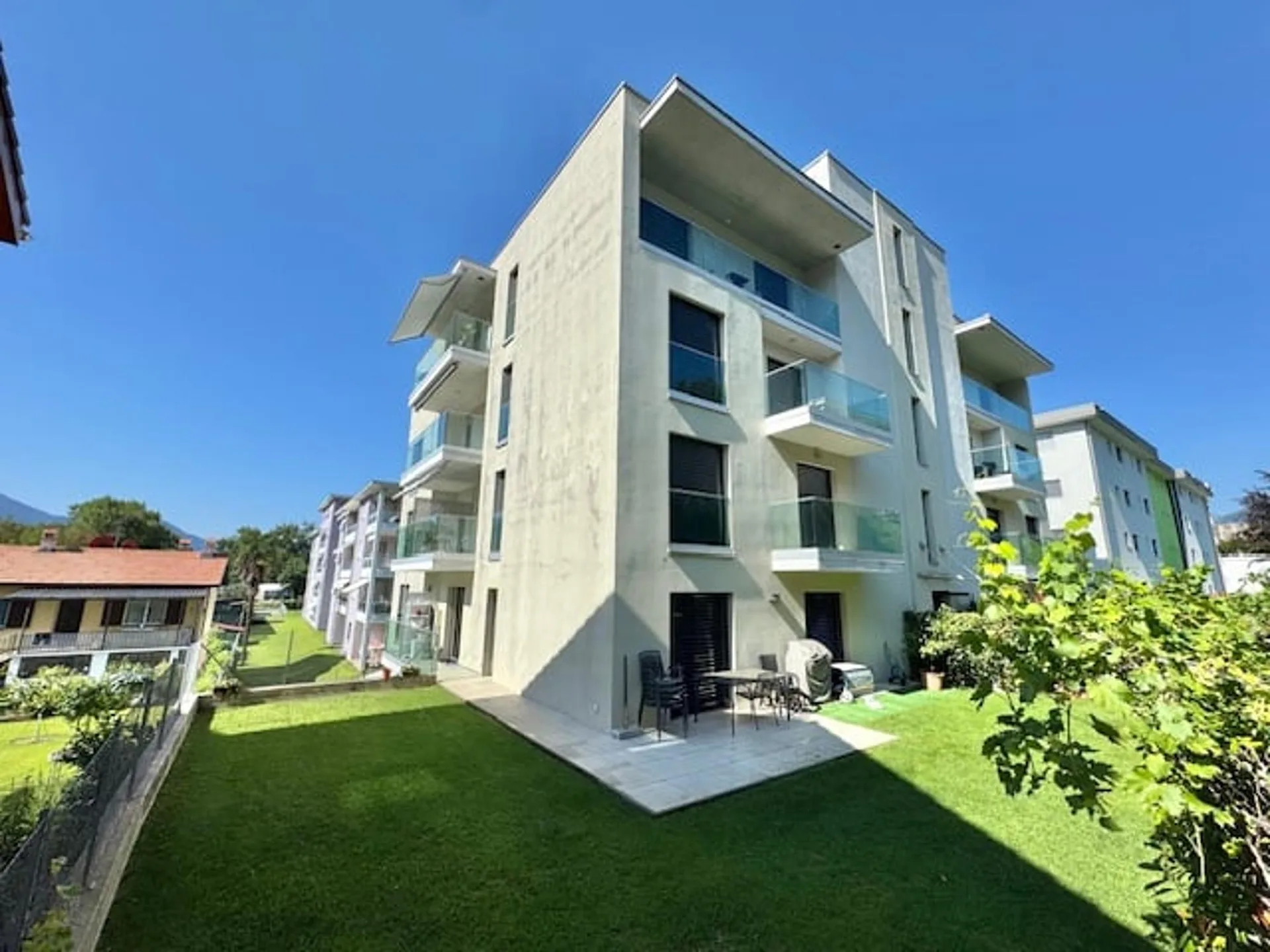 VENDESI IN CENTRO A LOCARNO COME RESIDENZA SECONDARIA - APPARTAMENTO DI 3.5 LOCALI