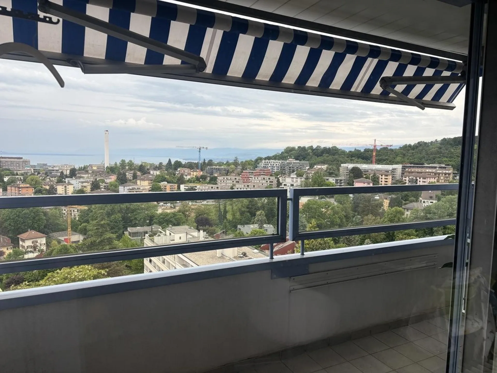 Wohnung mit 3.5 Zimmern und atemberaubendem Blick auf den Genfersee