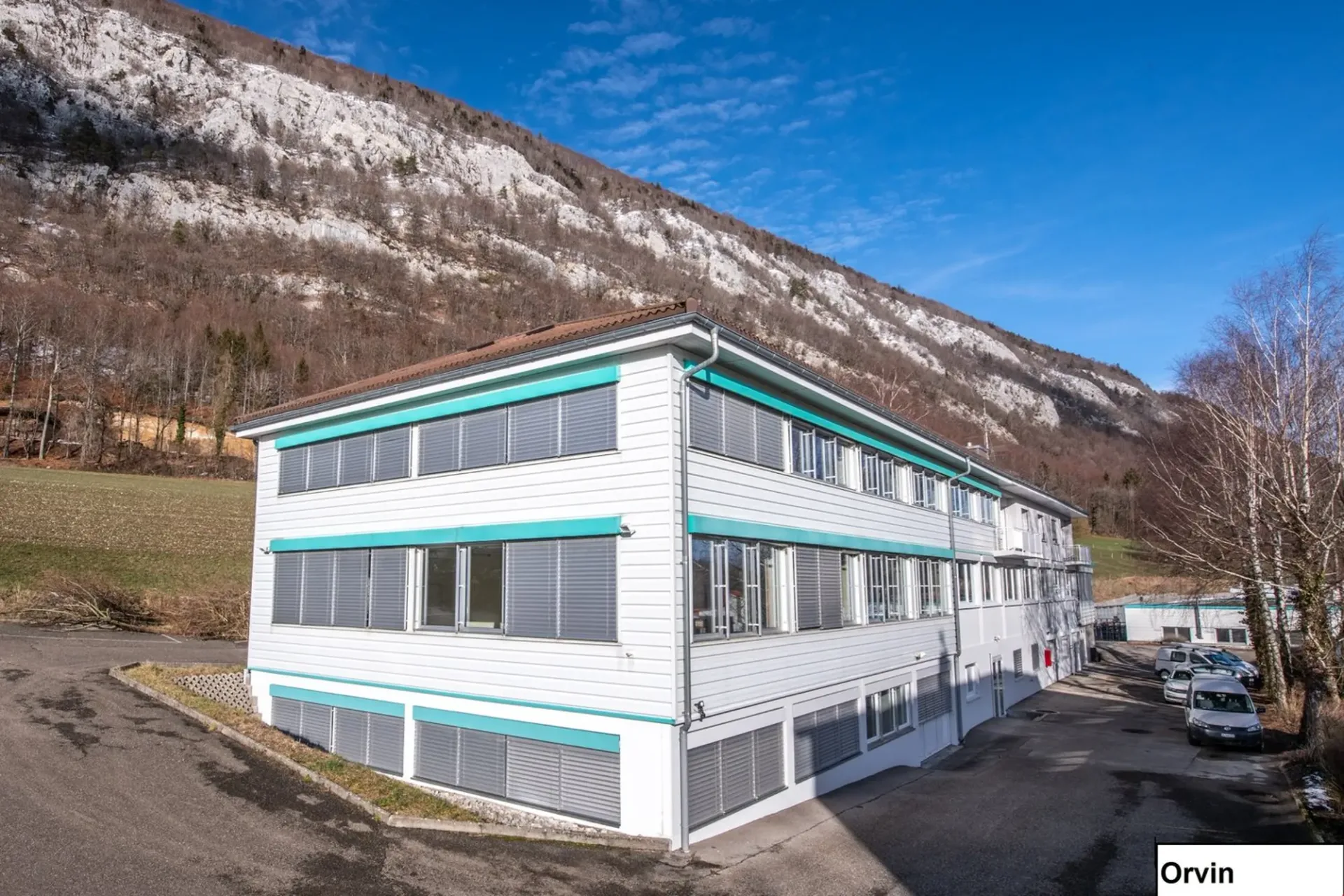 Gewerblicher oder industrieller Raum zur Miete in Orvin, 320m2