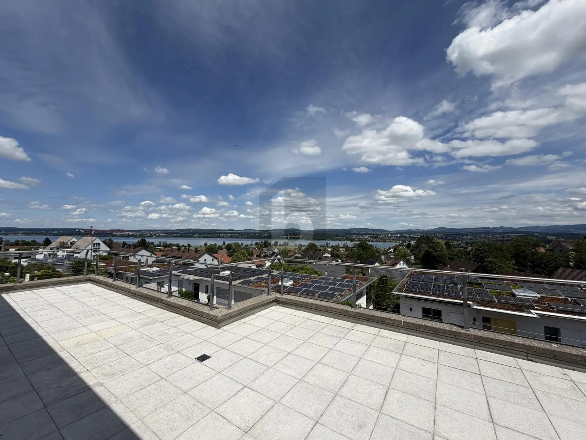 SONNIGER TERRASSENTRAUM MIT PANORAMASICHT!