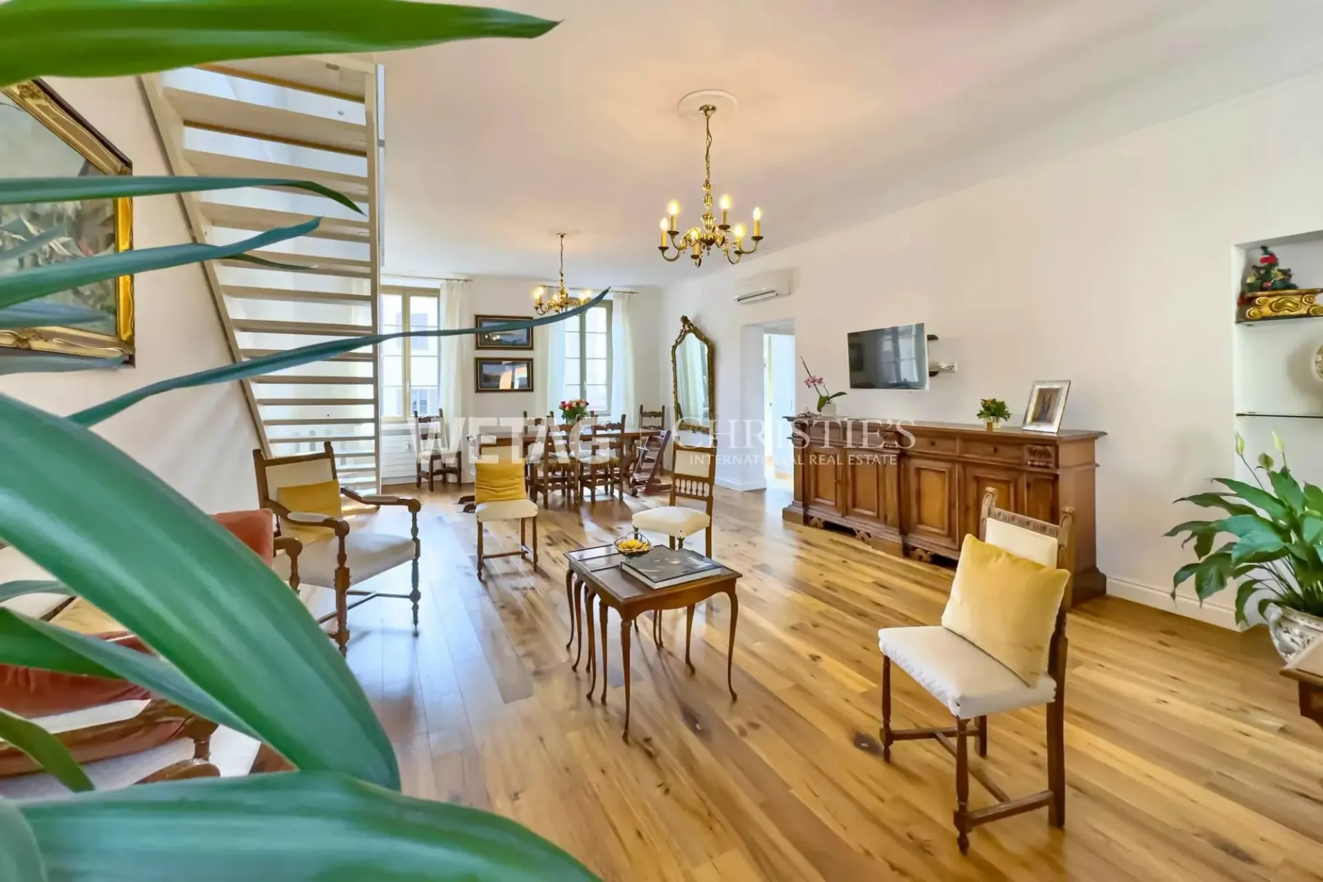 Elegante Duplex-Penthousewohnung im historischen Zentrum von Lugano zu verkaufen