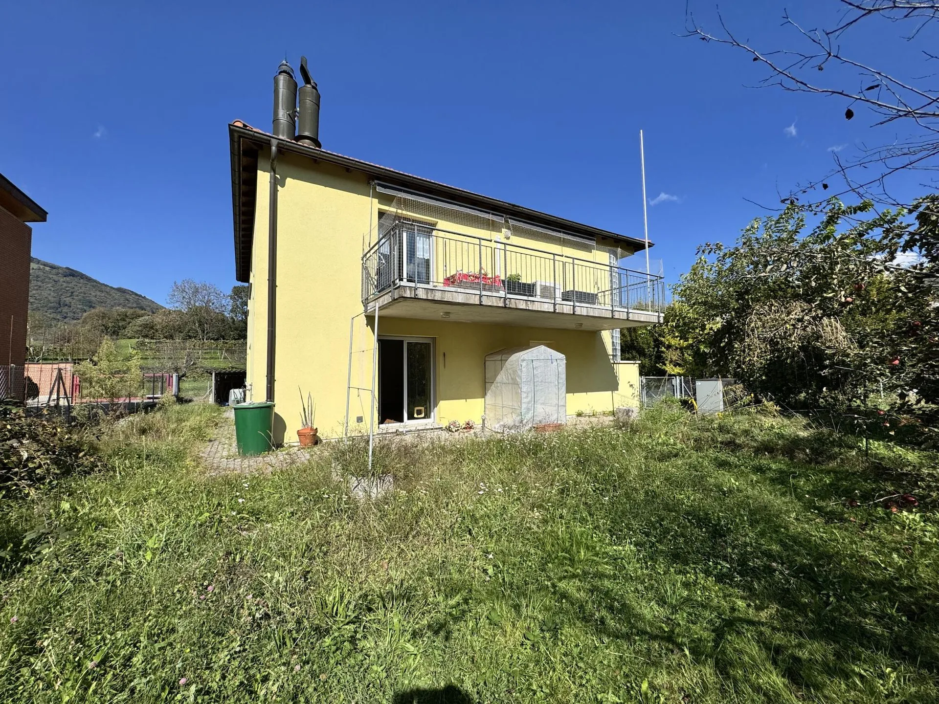 GELEGENHEIT - HELLES 3.5-ZIMMER-WOHNUNG MIT PRIVATGARTEN IN LUGAGGIA