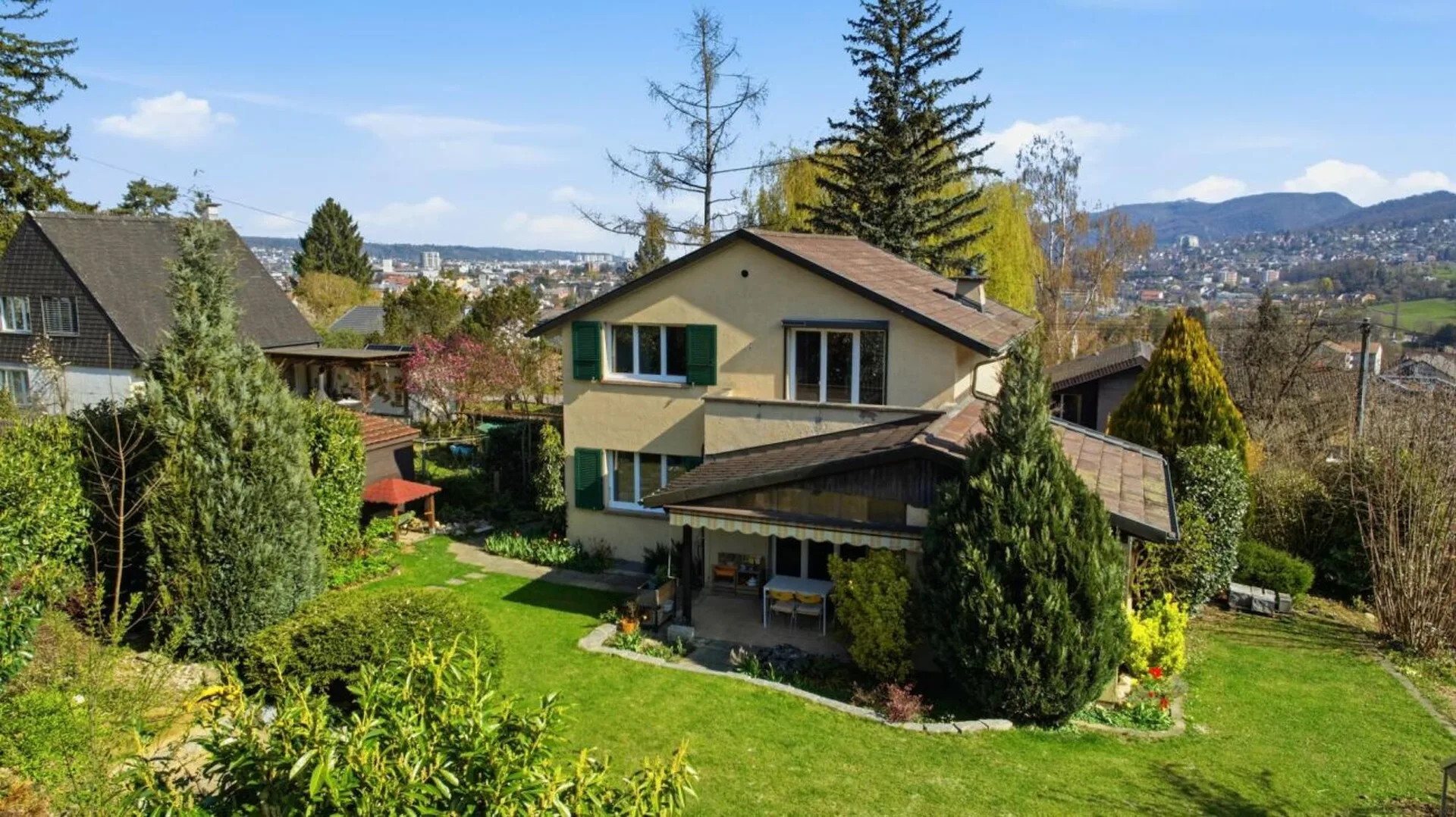 Detached 5.5 room single-family house with spacious garden in exclusive location