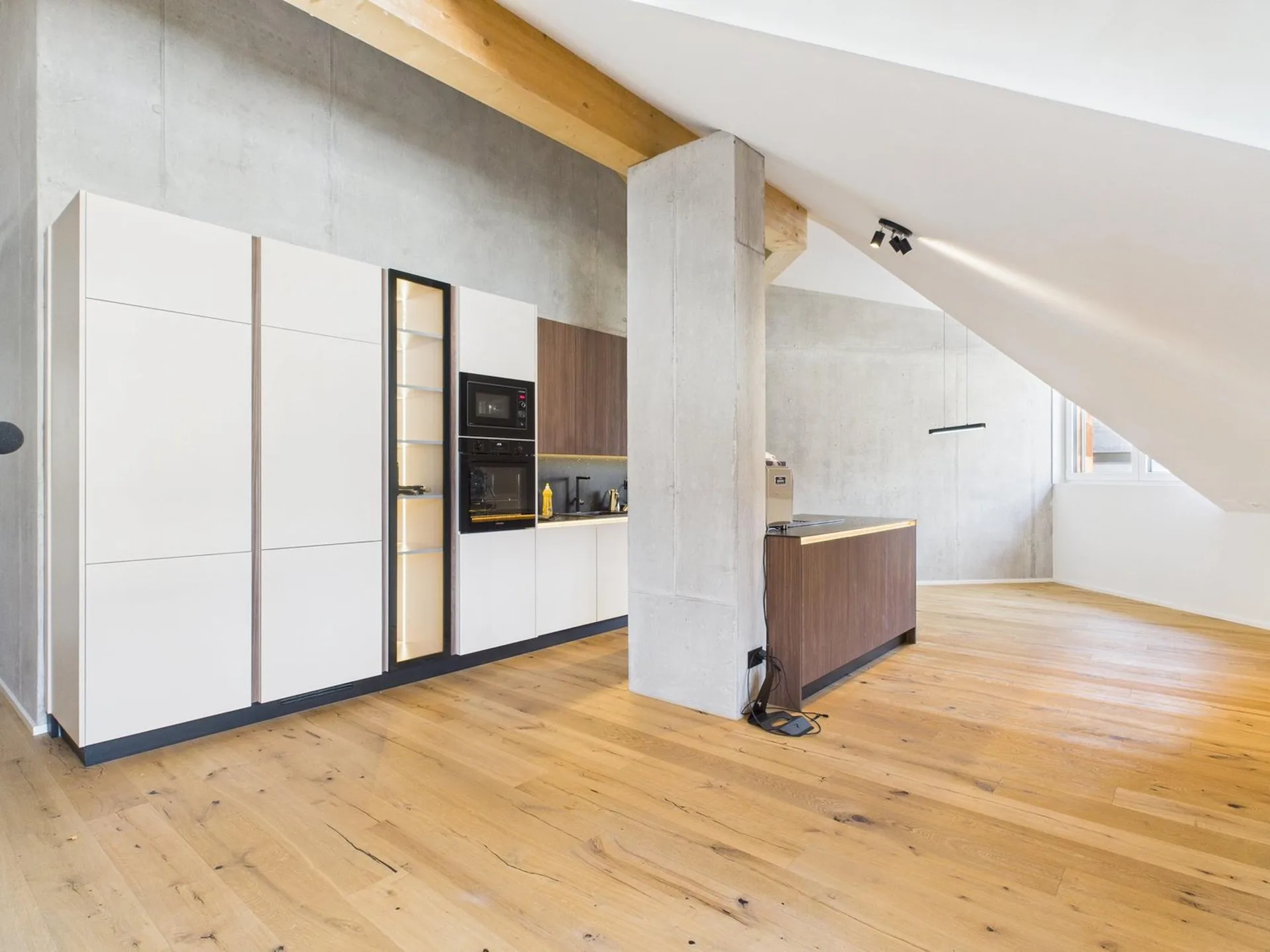 Moderne 3.5-Zimmer-Dachwohnung in zentraler Lage von Glarus