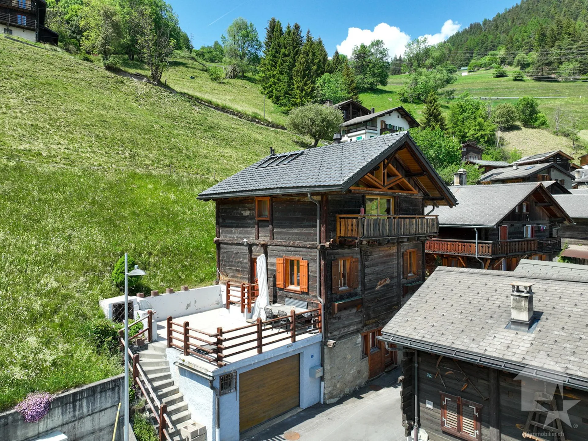Chalet alpin avec studio indépendant et vue panoramique