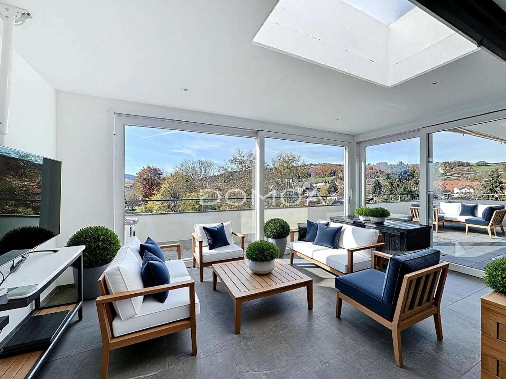 Contemporaines Attique 4,5 Zimmer, 162 m2 mit Panoramablick auf den Moléson und Wintergarten
