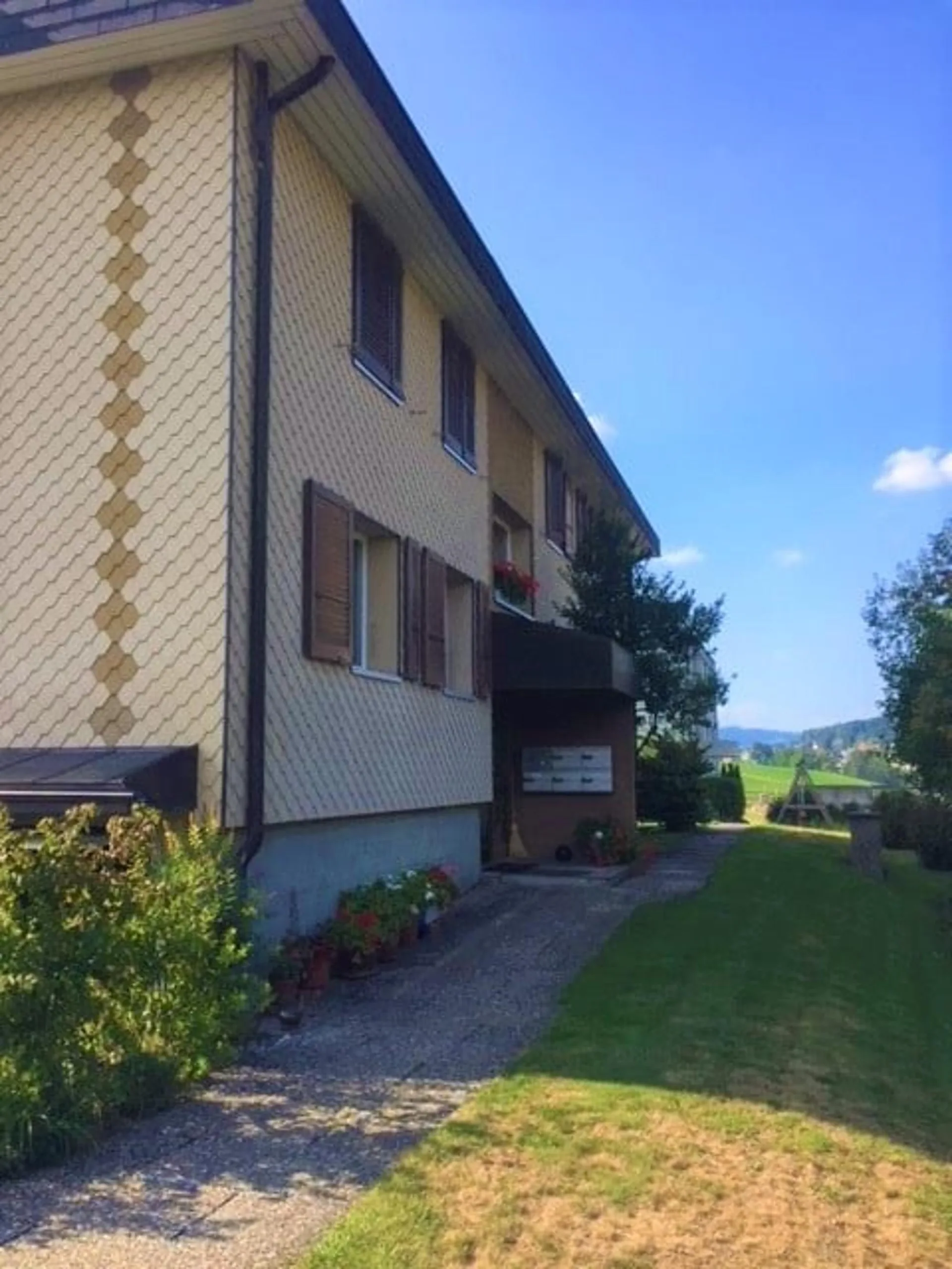 Appartement cosy 4 pièces avec balcon dans un quartier calme à Richigen
