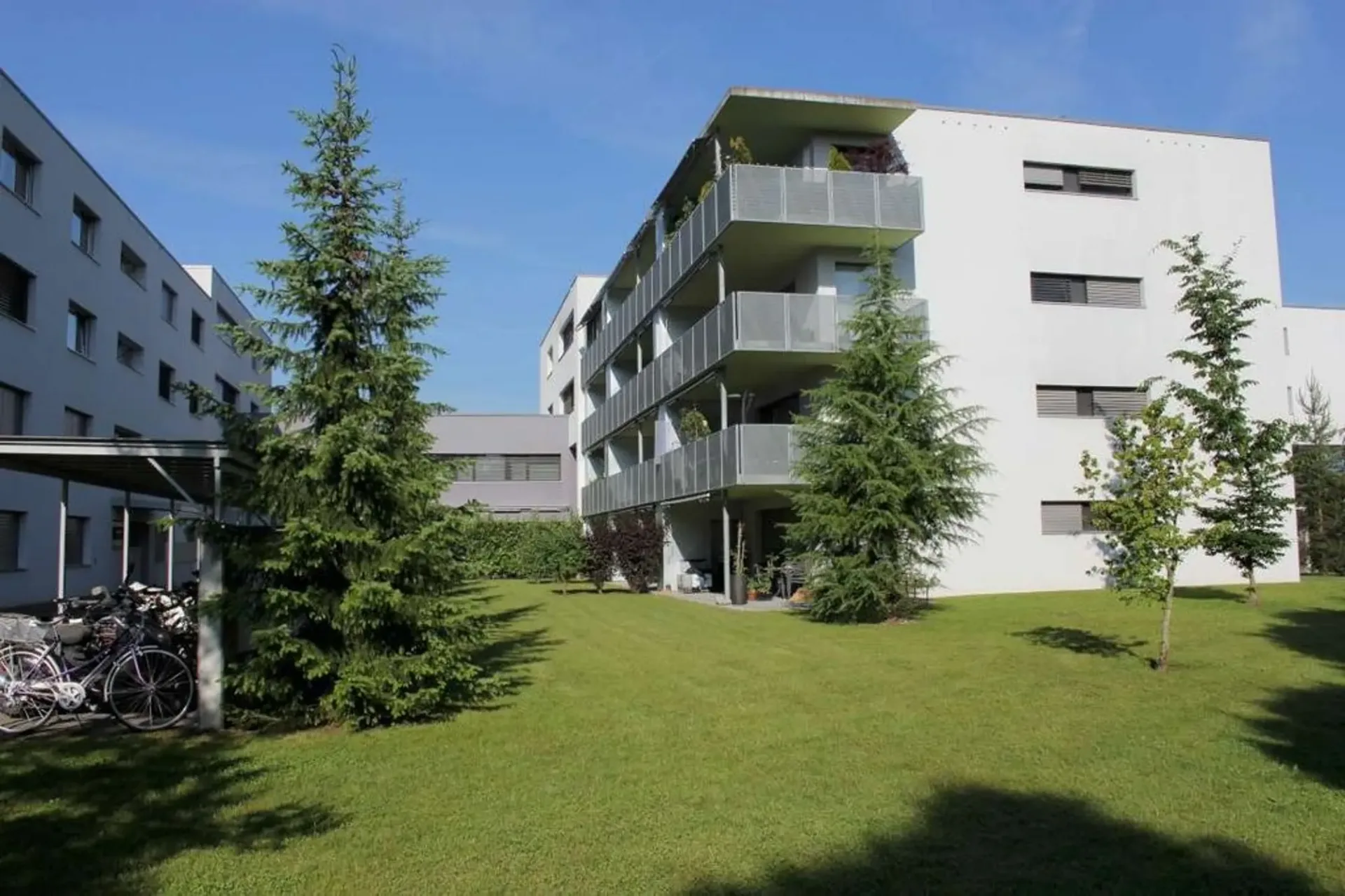 Grosszügige Wohnung mit grossem Balkon!