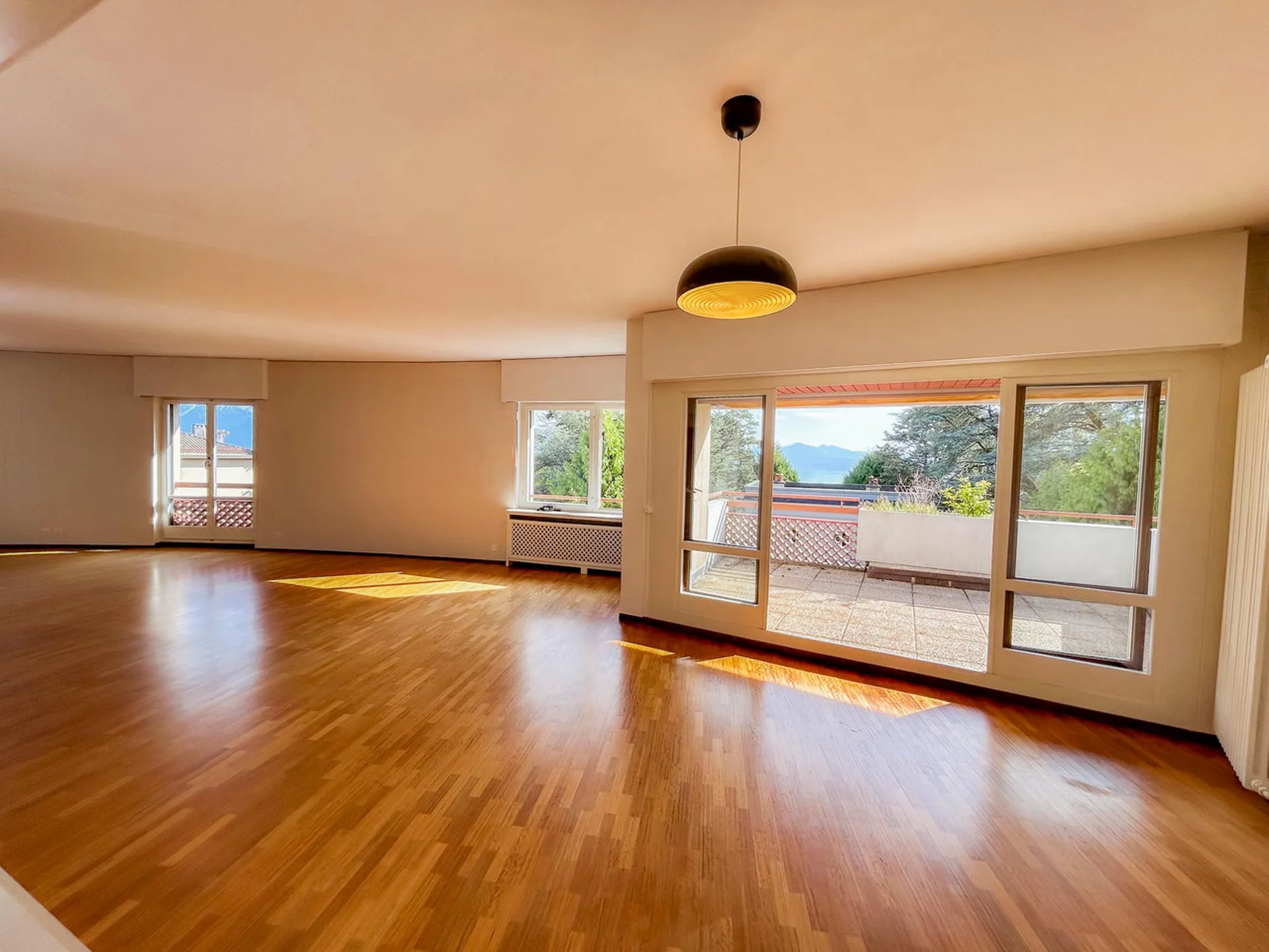 Mansarda di 163 m² con vista lago e montagne