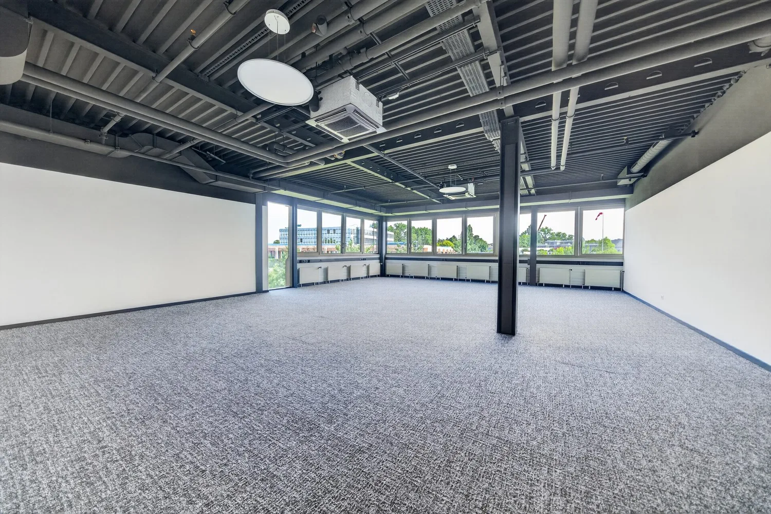 Bureaux rénovés de 100m2 à louer à Saint-Sulpice