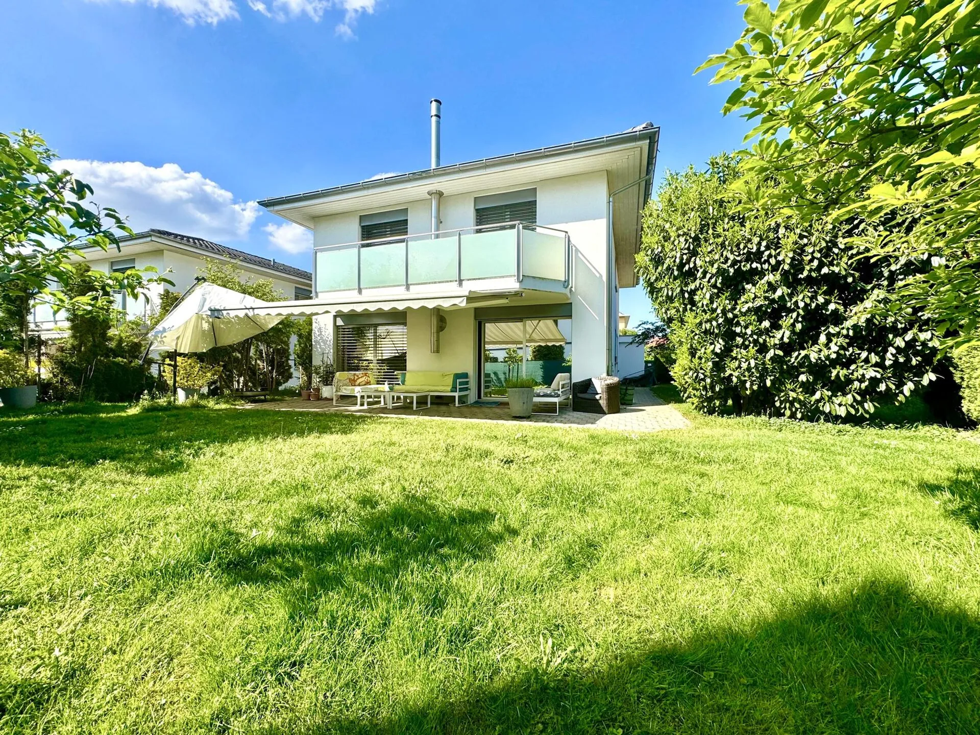 Familienfreundlich und freistehend mit grossem Garten!