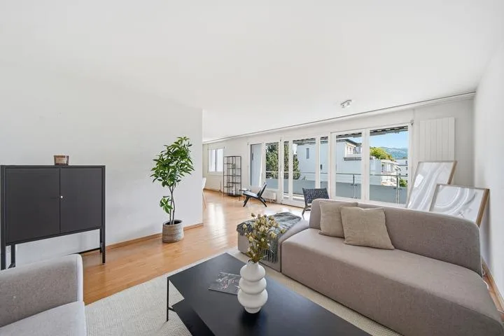DER SONNE ENTGEGEGEN & 8211; 4.5 ZIMMER WOHNUNG MIT SÜDTERRASSE