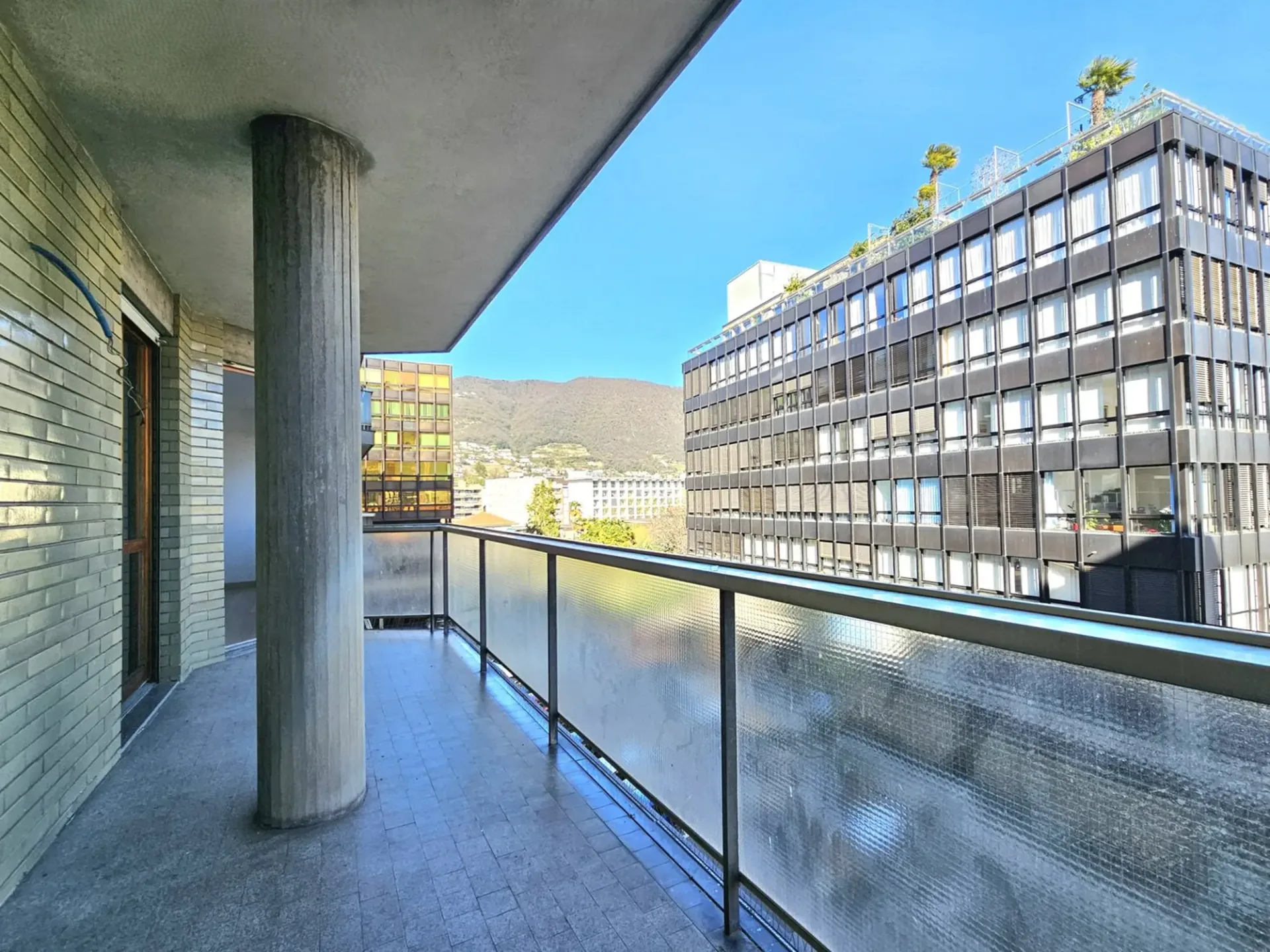 Chiasso: Affittasi rinnovato e luminoso appartamento 3.5 locali in posizione centrale