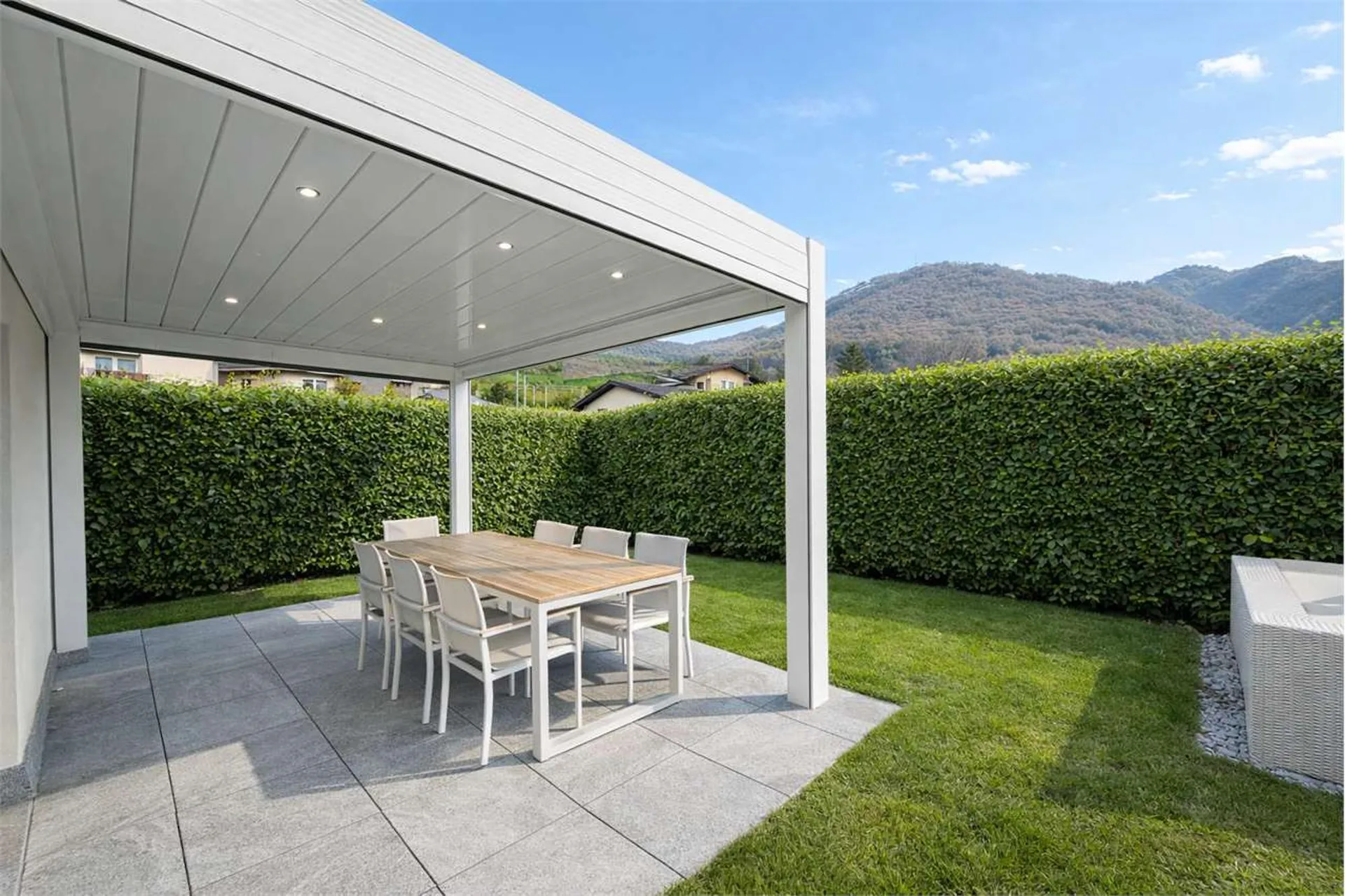 Elegantes 5-Zimmer-Apartement mit privatem Garten in Bironico