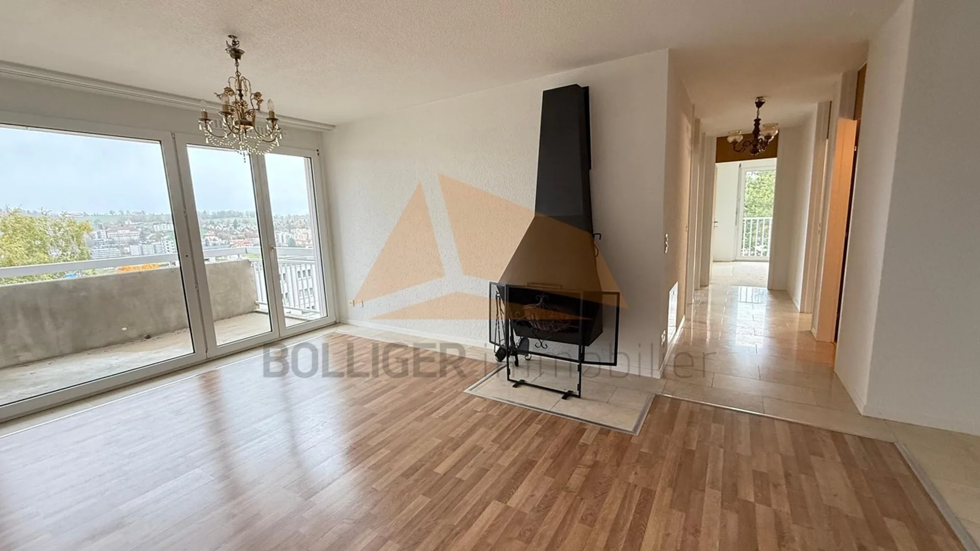A VENDRE APPARTEMENT 4 PIÈCES AVEC GARAGE BOX