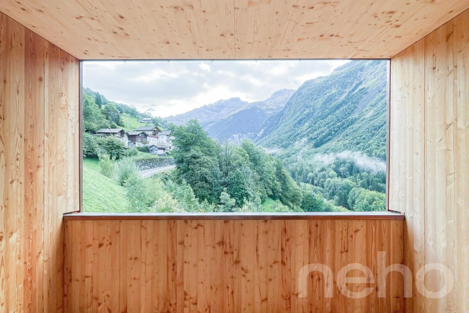 2.5-Zimmer-Attikawohnung mit Weitblick in Spiringen