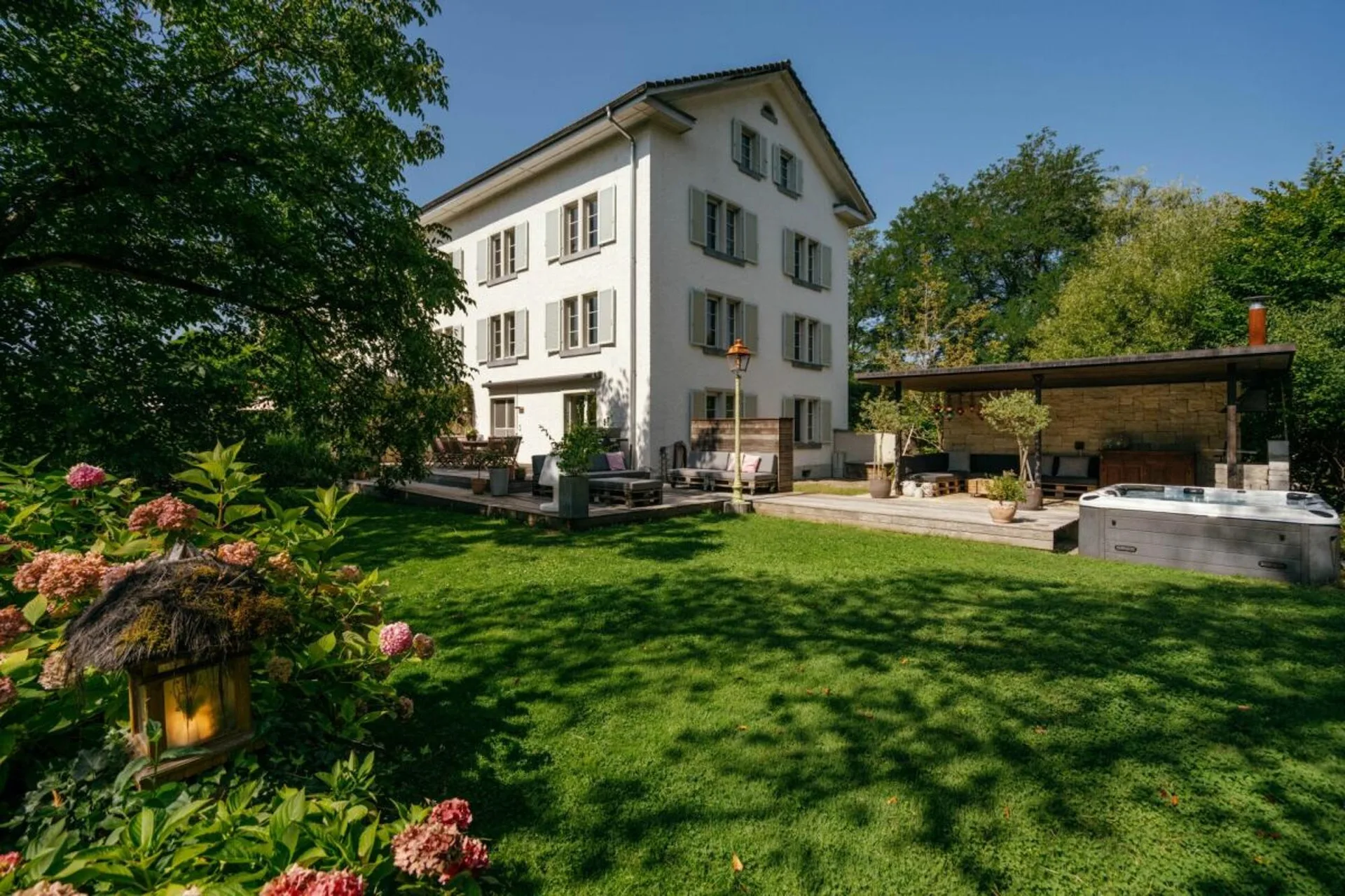 History, style, and nature - your residential jewel on the Reuss canal