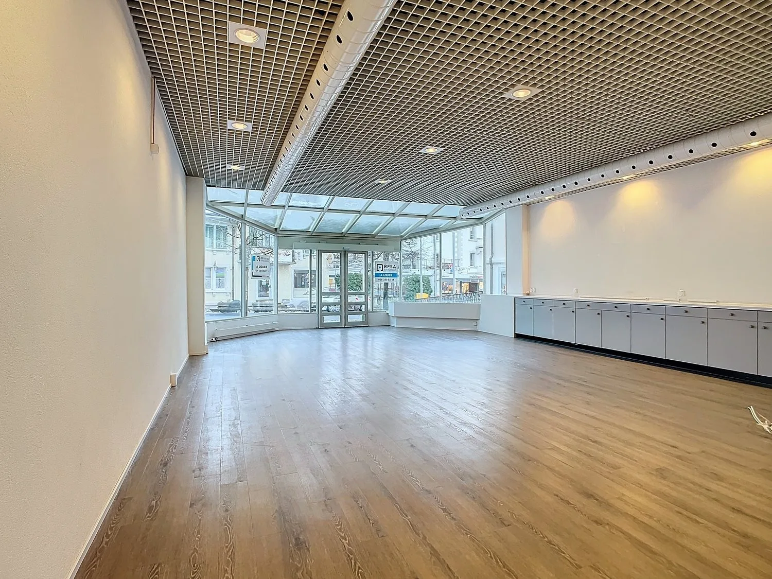BAR-DISKOTHEK VON CA. 160 M² IM UNTERGESCHOSS