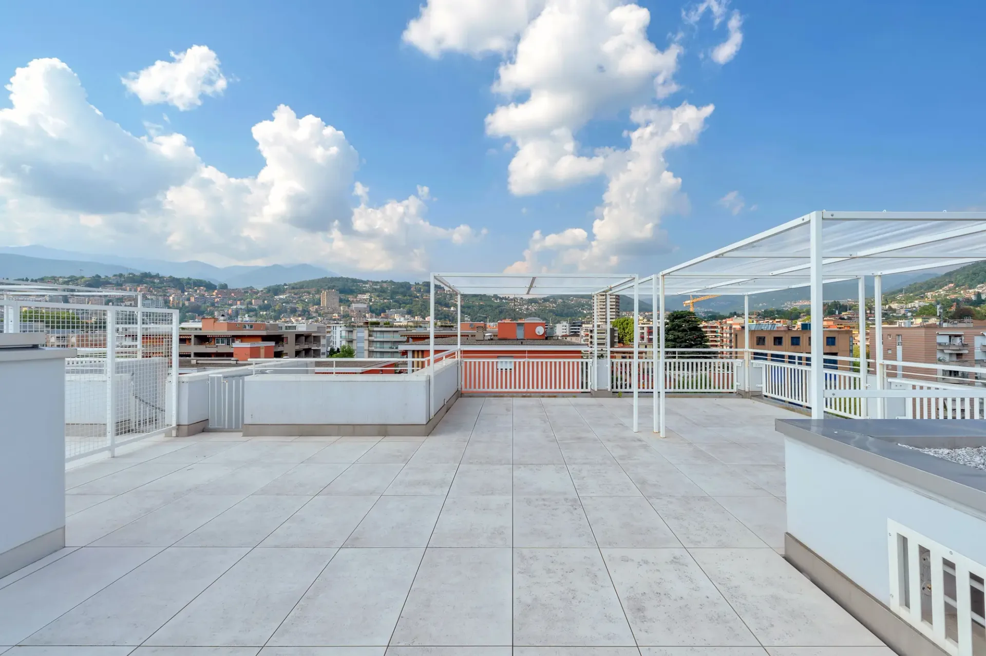 ATTICO DUPLEX CON ROOF E VISTA LAGO