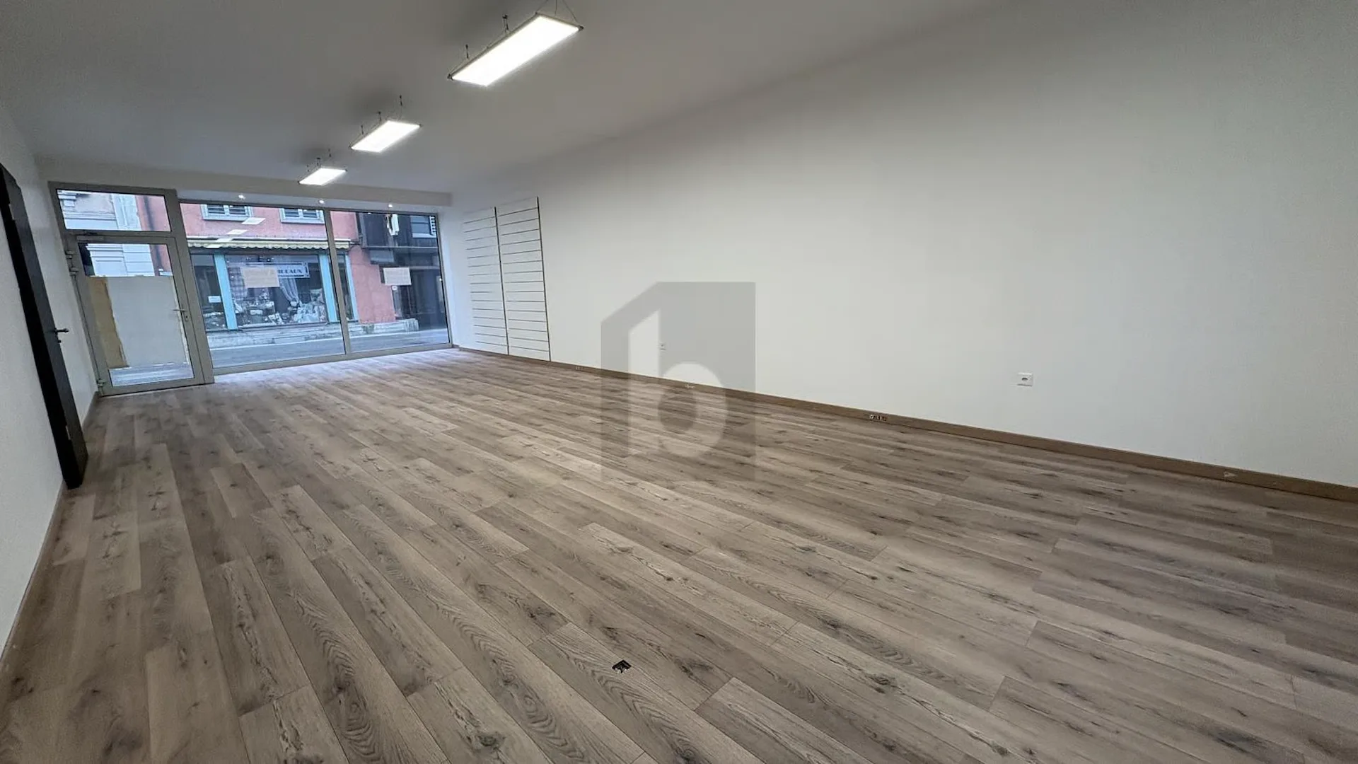 LOCAL OU FUTUR APPARTEMENT AU CENTRE-VILLE
