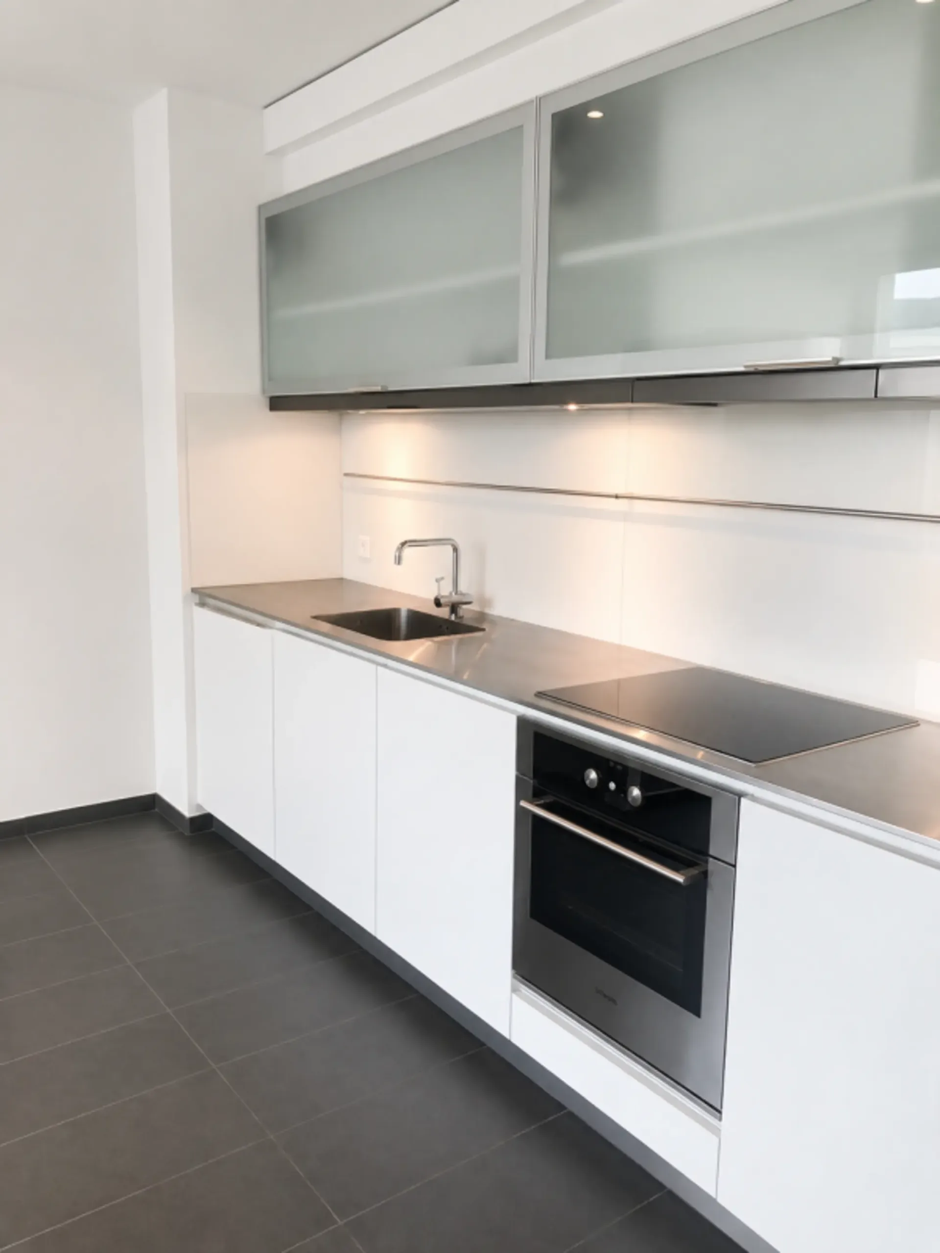 Modern 3.5-room apartment with private laundry tower