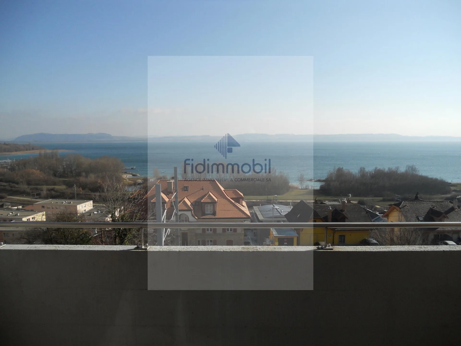 APPARTEMENT DE 4 PIÈCES AVEC MAGNIFIQUE VUE SUR LE LAC