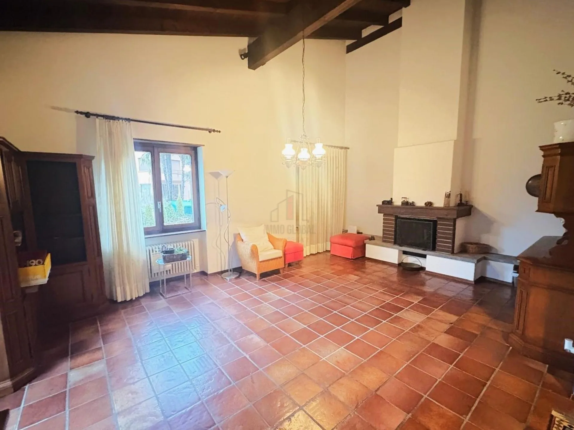IMMERSA NEL VERDE, POSSIBILE COME RESIDENZA SECONDARIA