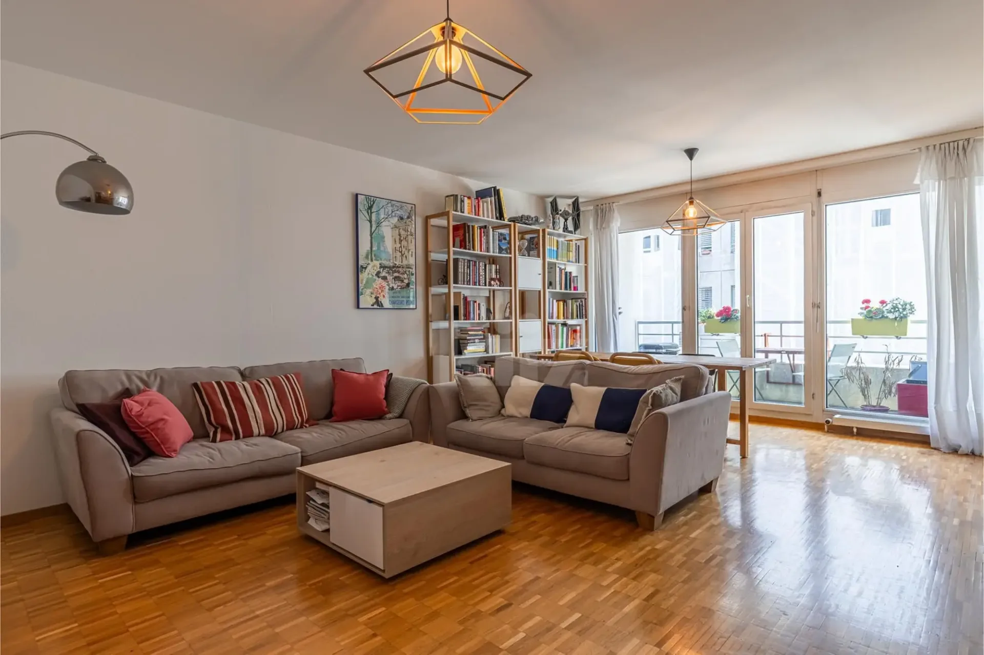 Schönes renoviertes Apartment mit Balkon im Zentrum von Genf