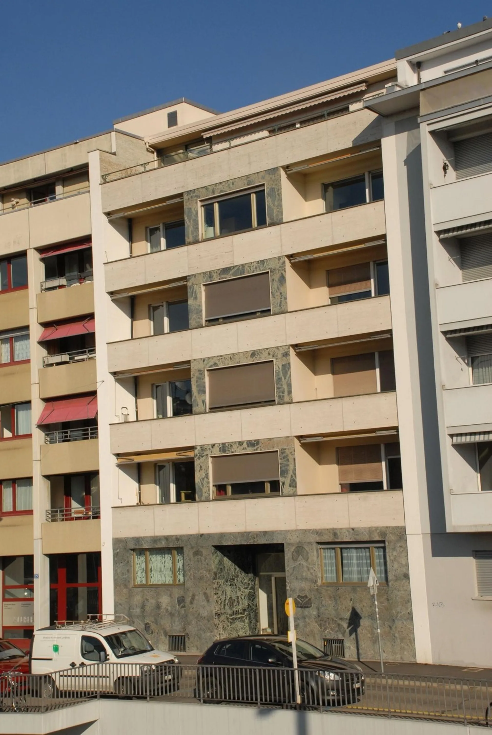Large 3½-room apartment near the city center, modern renovation.