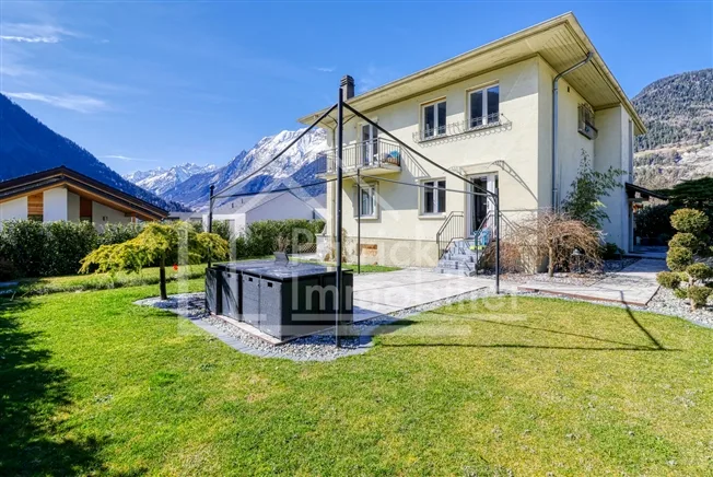 Villa mit zwei eigenständigen Unterkünften in Vollèges