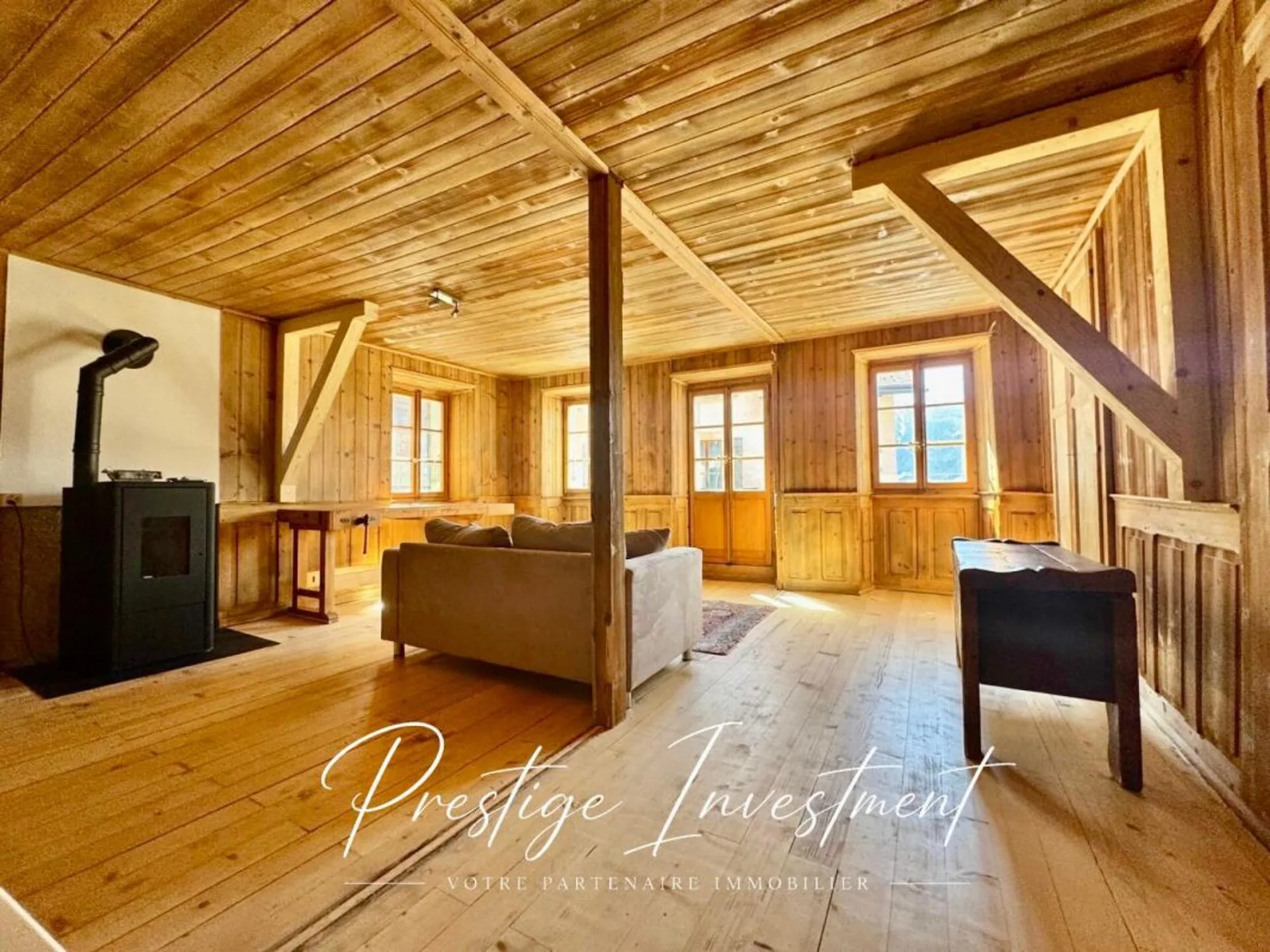MAGNIFIQUE DUPLEX RÉNOVÉ DE 3.5 PCS + LOCAL/ATELIER - MASE (MONT- NOBLE)