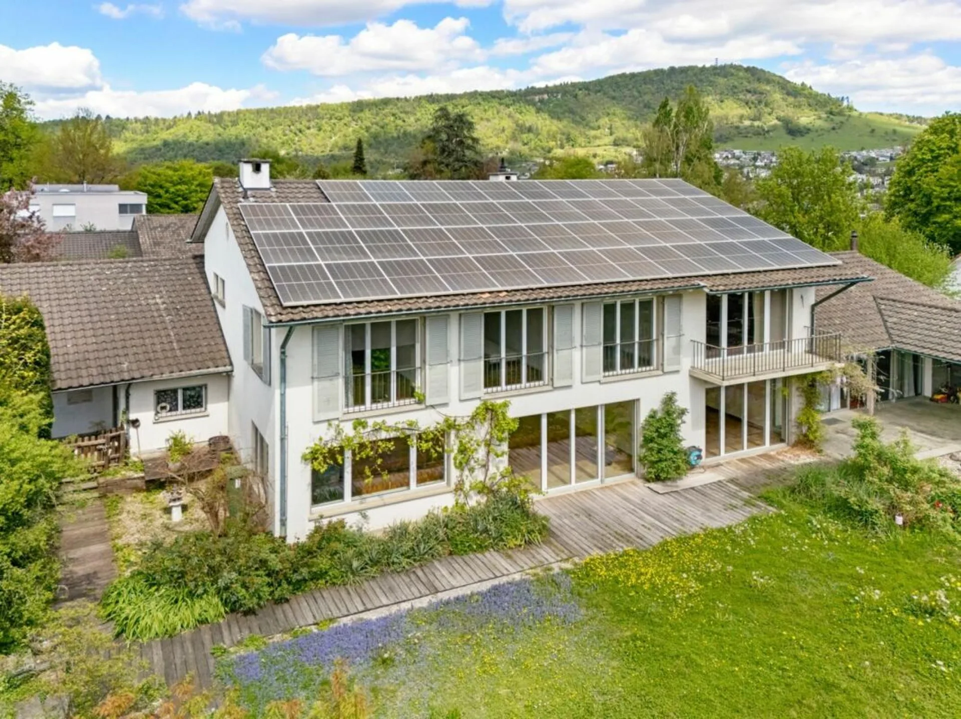 Grosszügige Liegenschaft mit Entwicklungspotential an guter Liestaler Wohnlage - Wohnen, Generationen, Ersatzneubau oder Projektprüfung möglich.