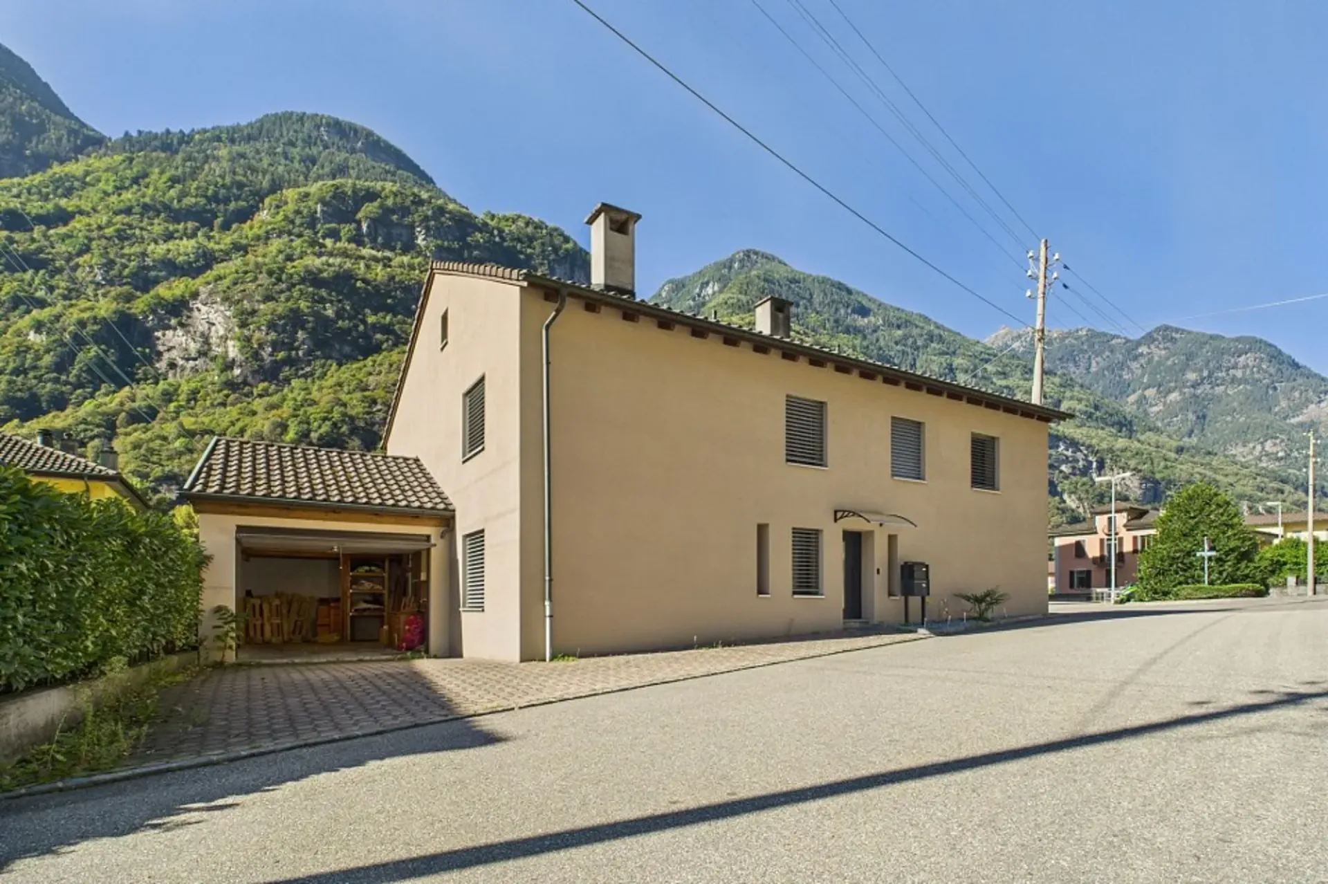 Casa singola ristrutturata con due unità abitative locate ideale anche per investimento