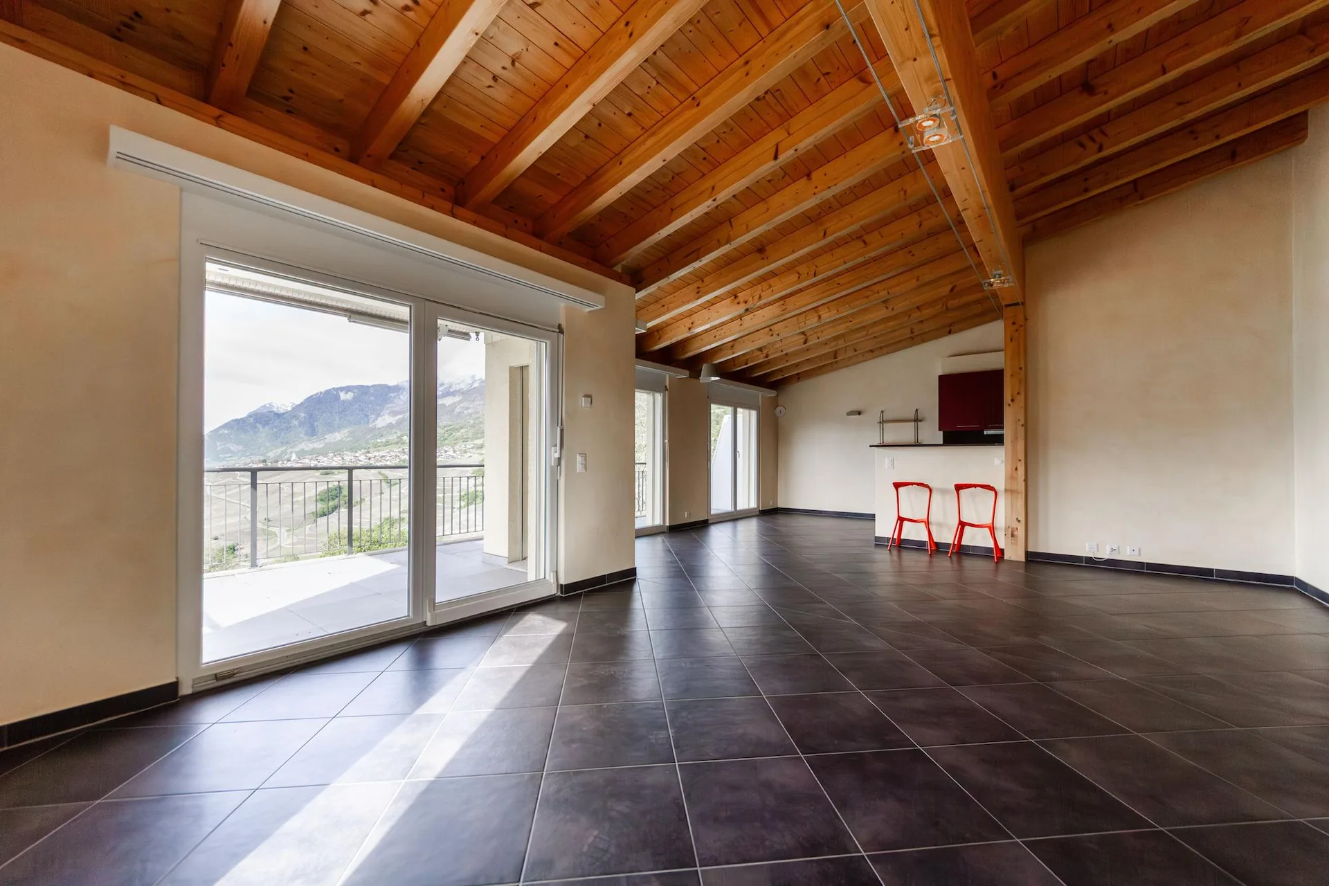 Vue dégagée, matériaux de qualité,  terrasse de 86 m2, garage de 35.79 m2 + place de parc extérieure