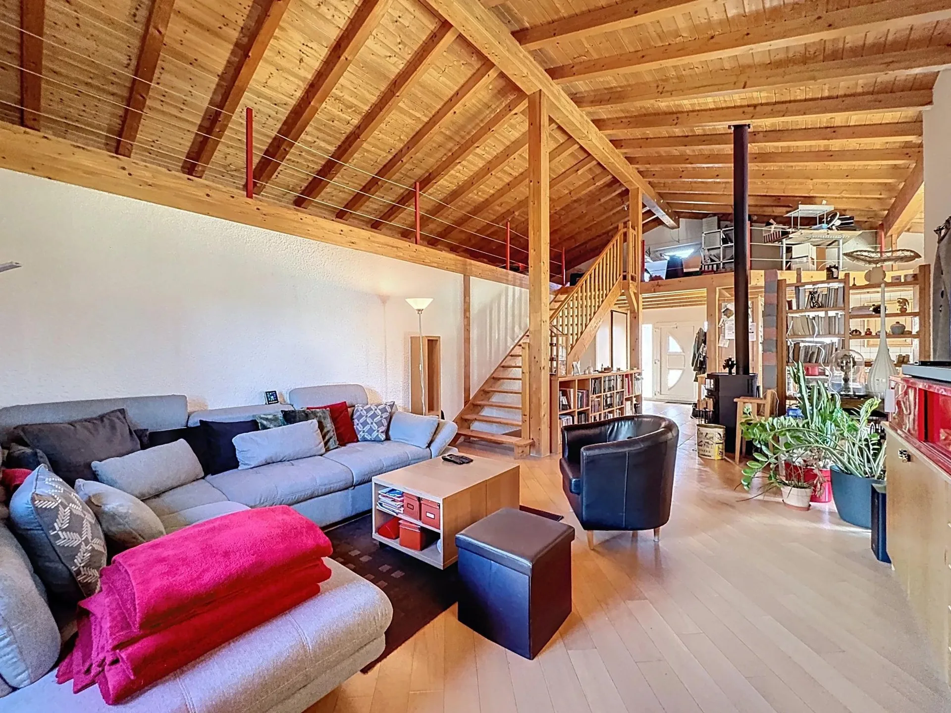 Geräumige Villa in ruhiger Lage, Terrasse und Jacuzzi