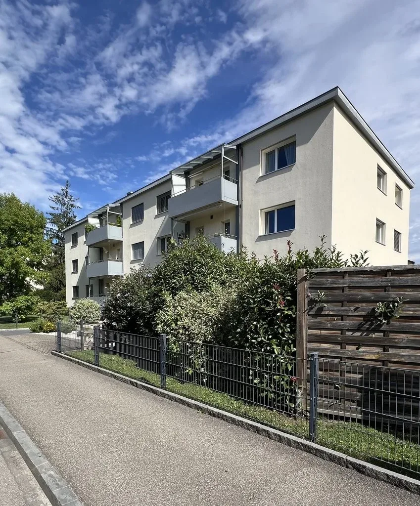 Schöne und grosszügige 4,5-Zimmrewohnung mit Gartensitzplatz
