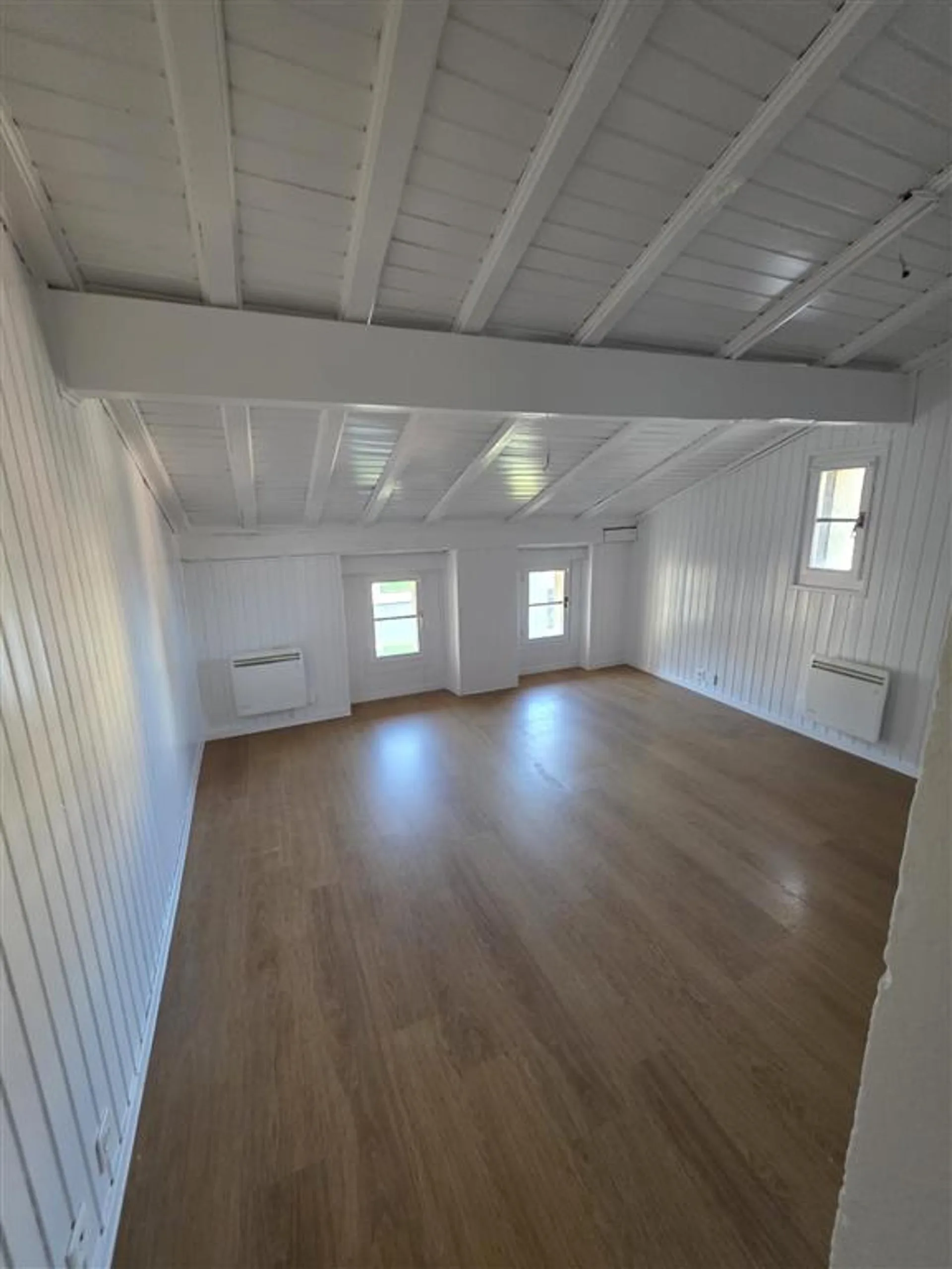 Studio, 1, 28