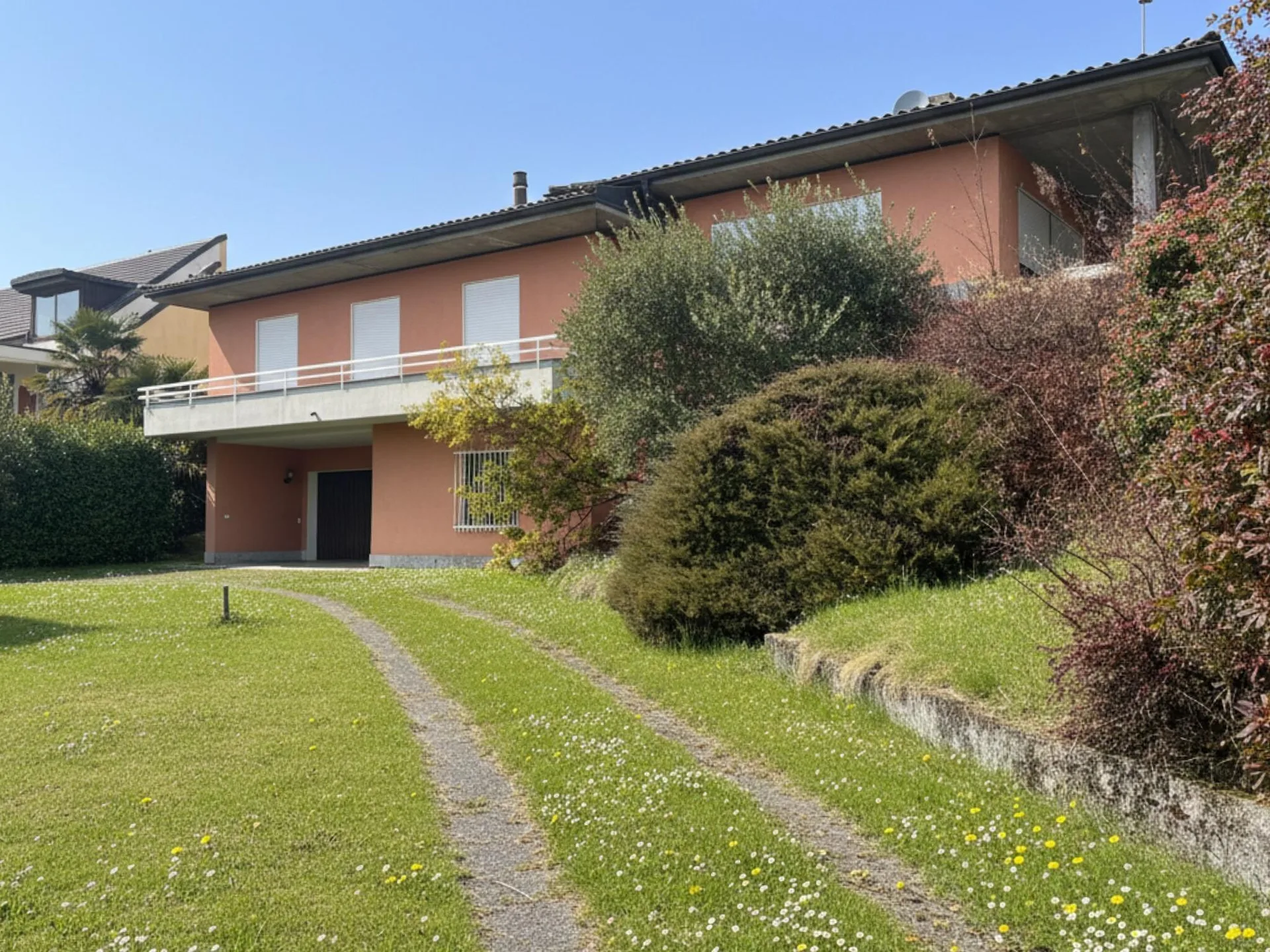 Dein Zuhause mit großem Garten und atemberaubendem Blick