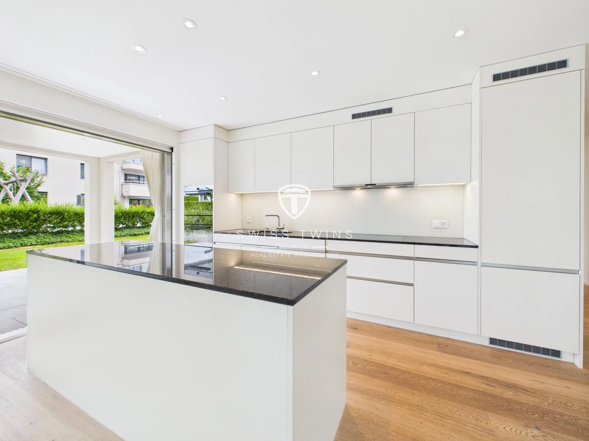 Modern 3.5-room garden apartment with comfort in Richterswil including 2 garage spaces